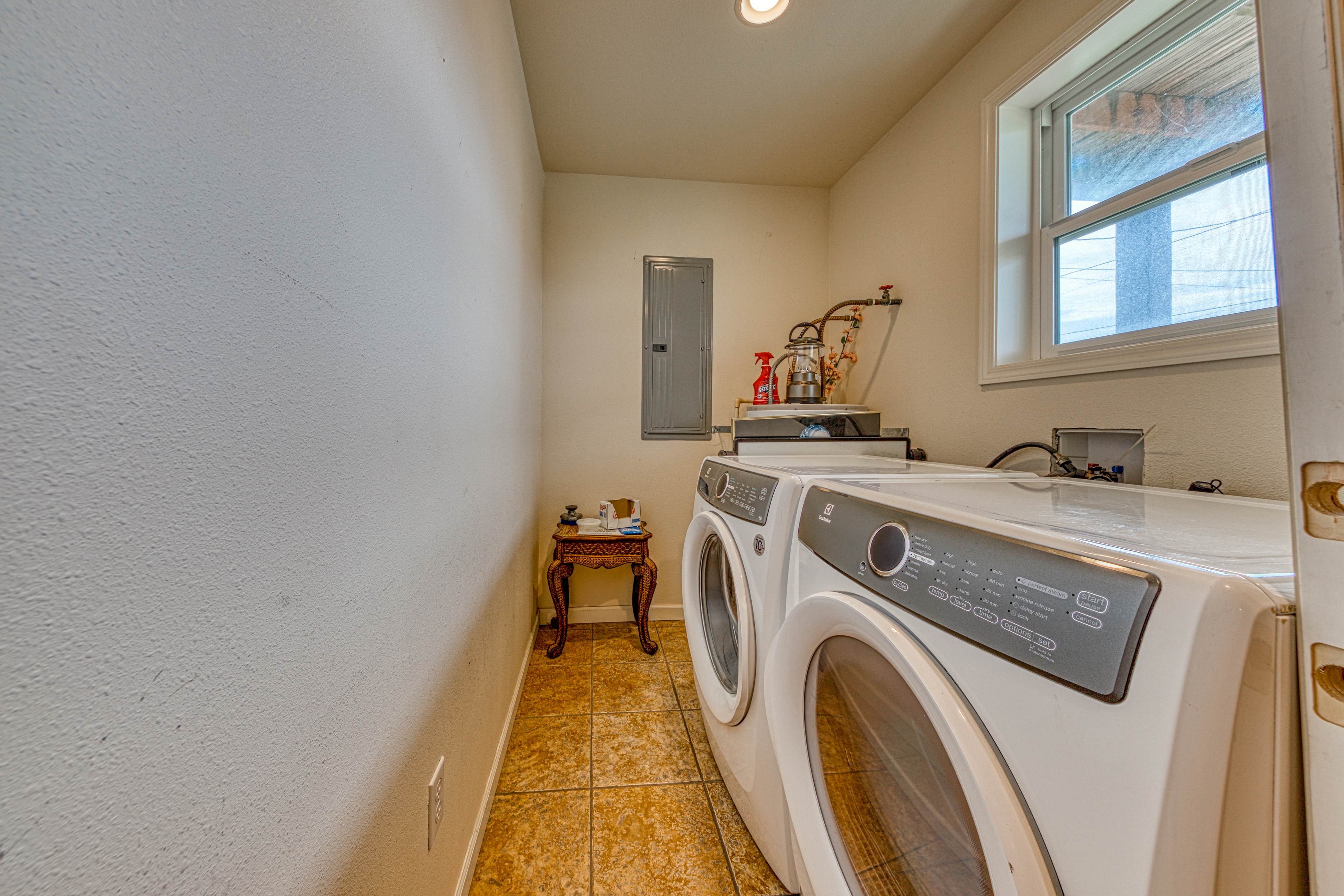 Ocean Views and Modern Interior Close to Rockaway Beach Dogs OK