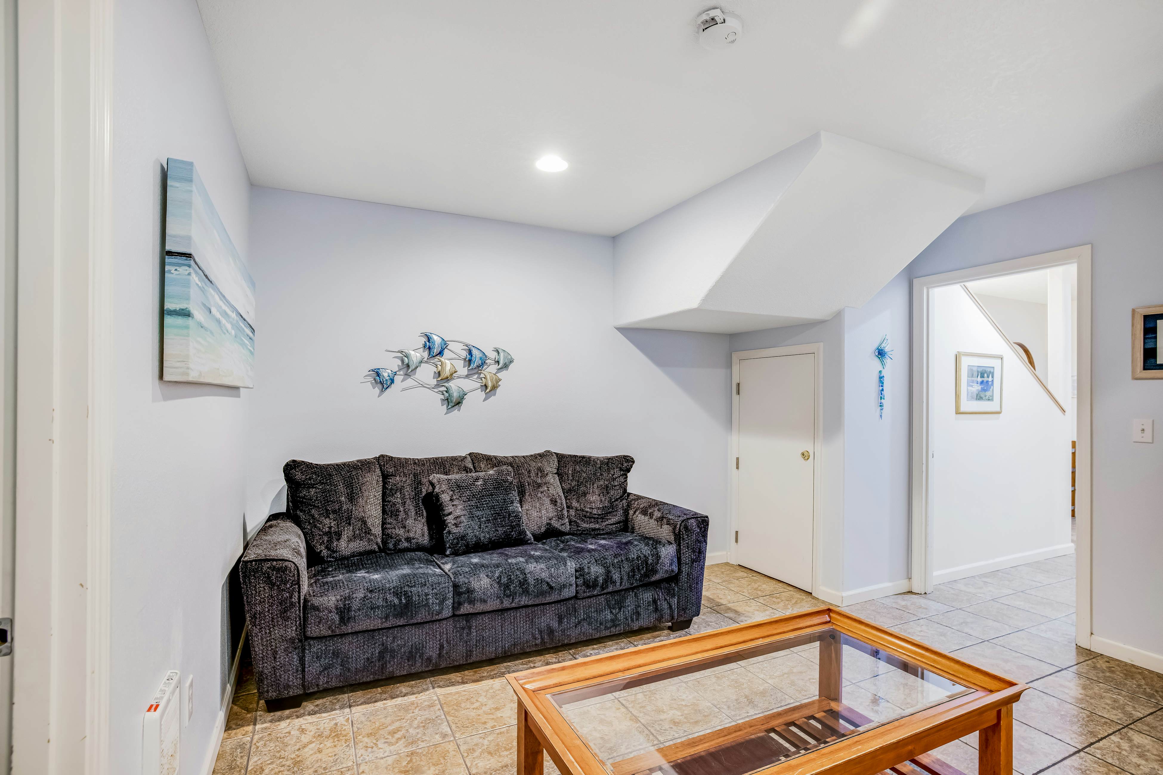 Just Across Street from Beach - Ocean Views & Bright Interior, Dog-friendly
