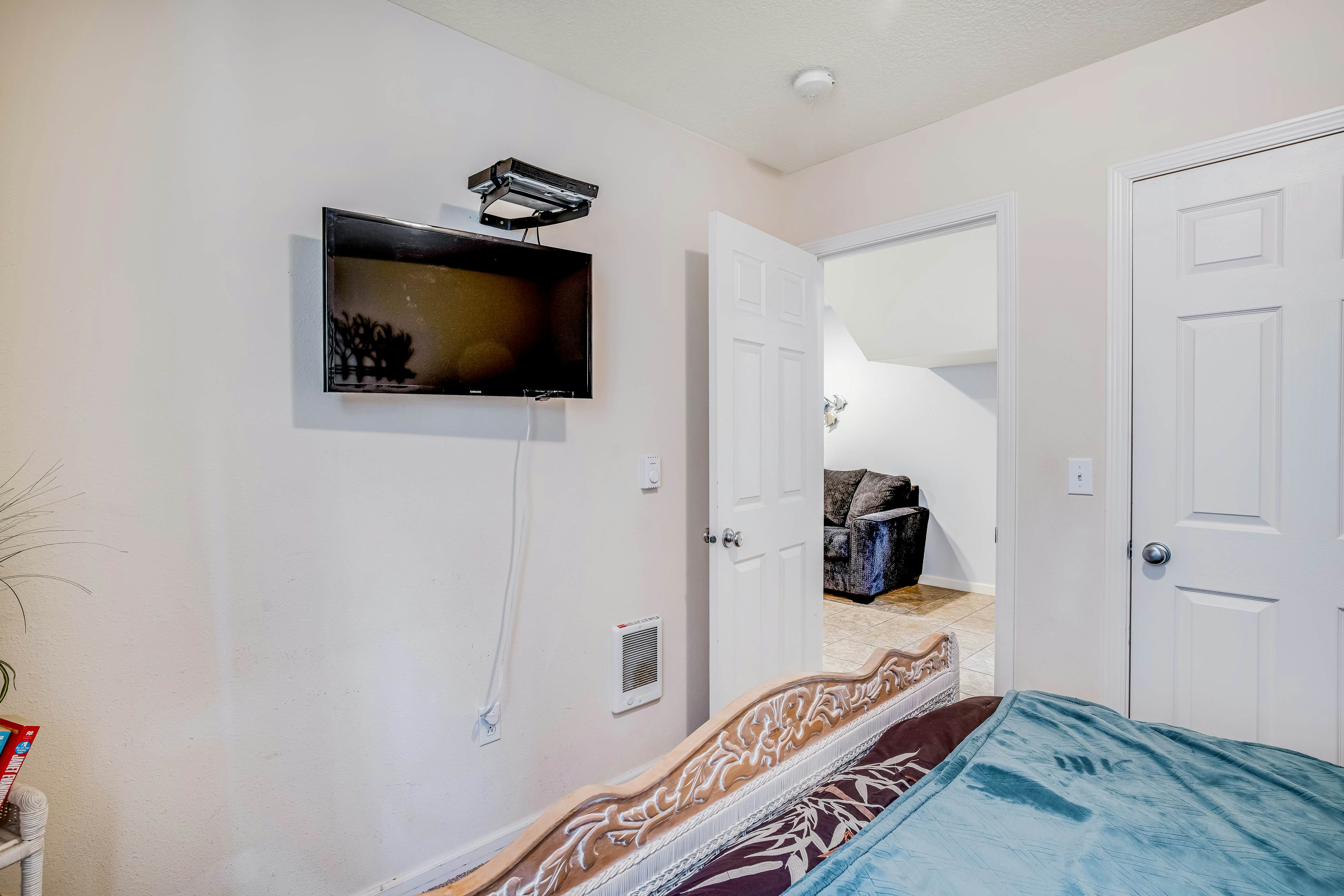 Just Across Street from Beach - Ocean Views & Bright Interior, Dog-friendly