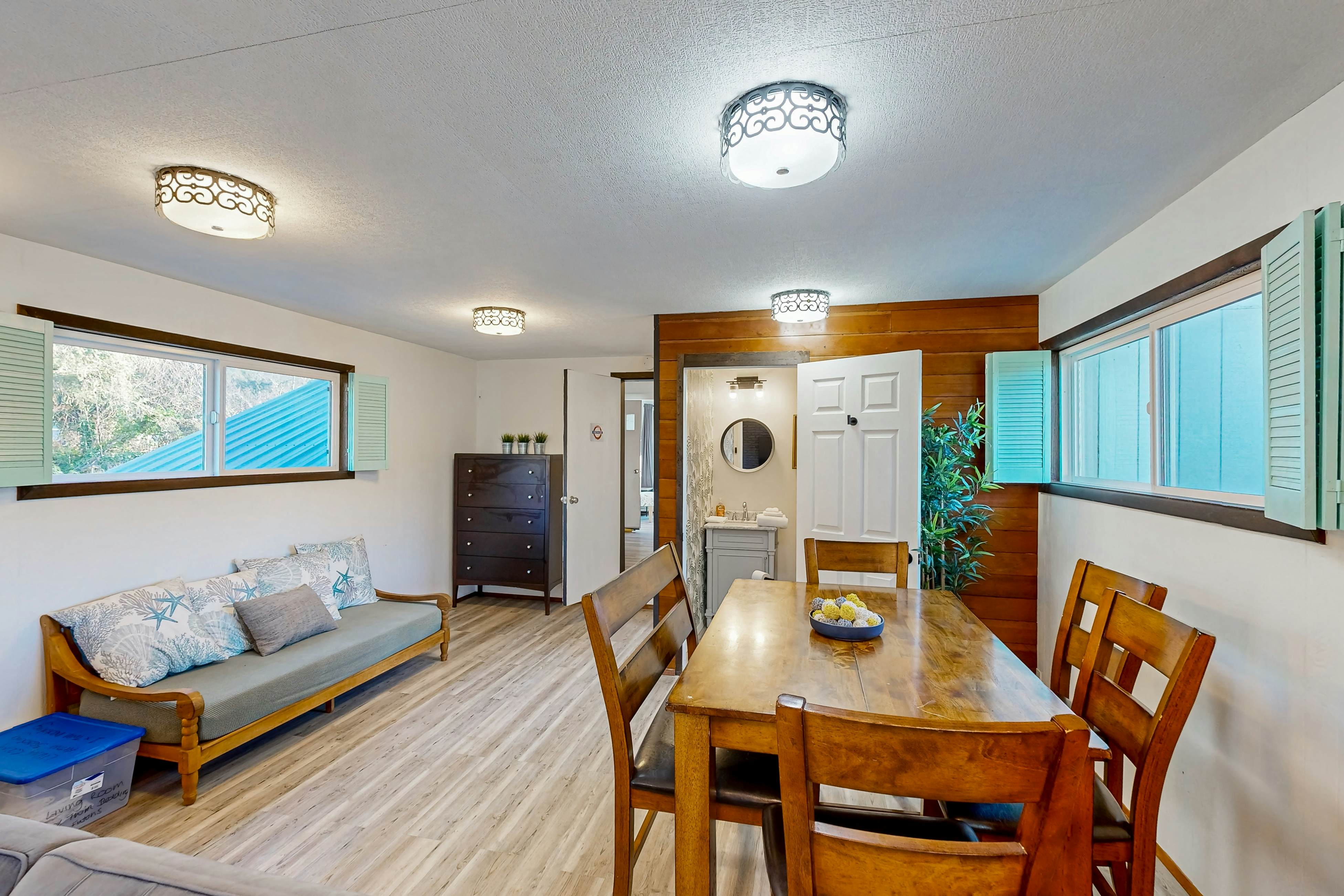 Coastal Paradise Awaits: Spacious Retreat with Firepit & Entertainment