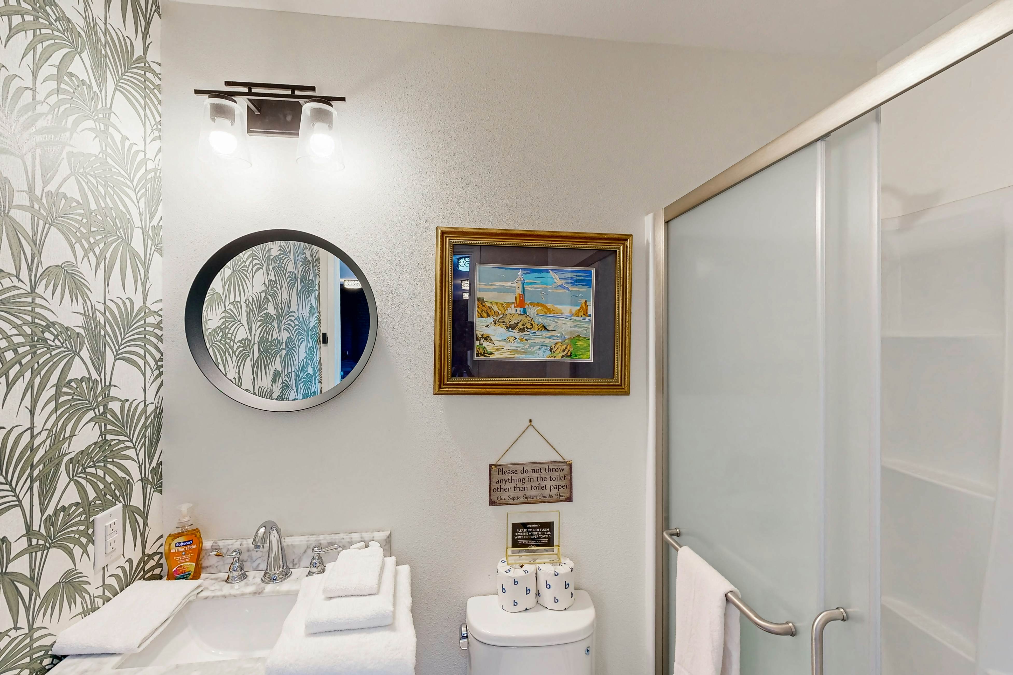 Coastal Paradise Awaits: Spacious Retreat with Firepit & Entertainment