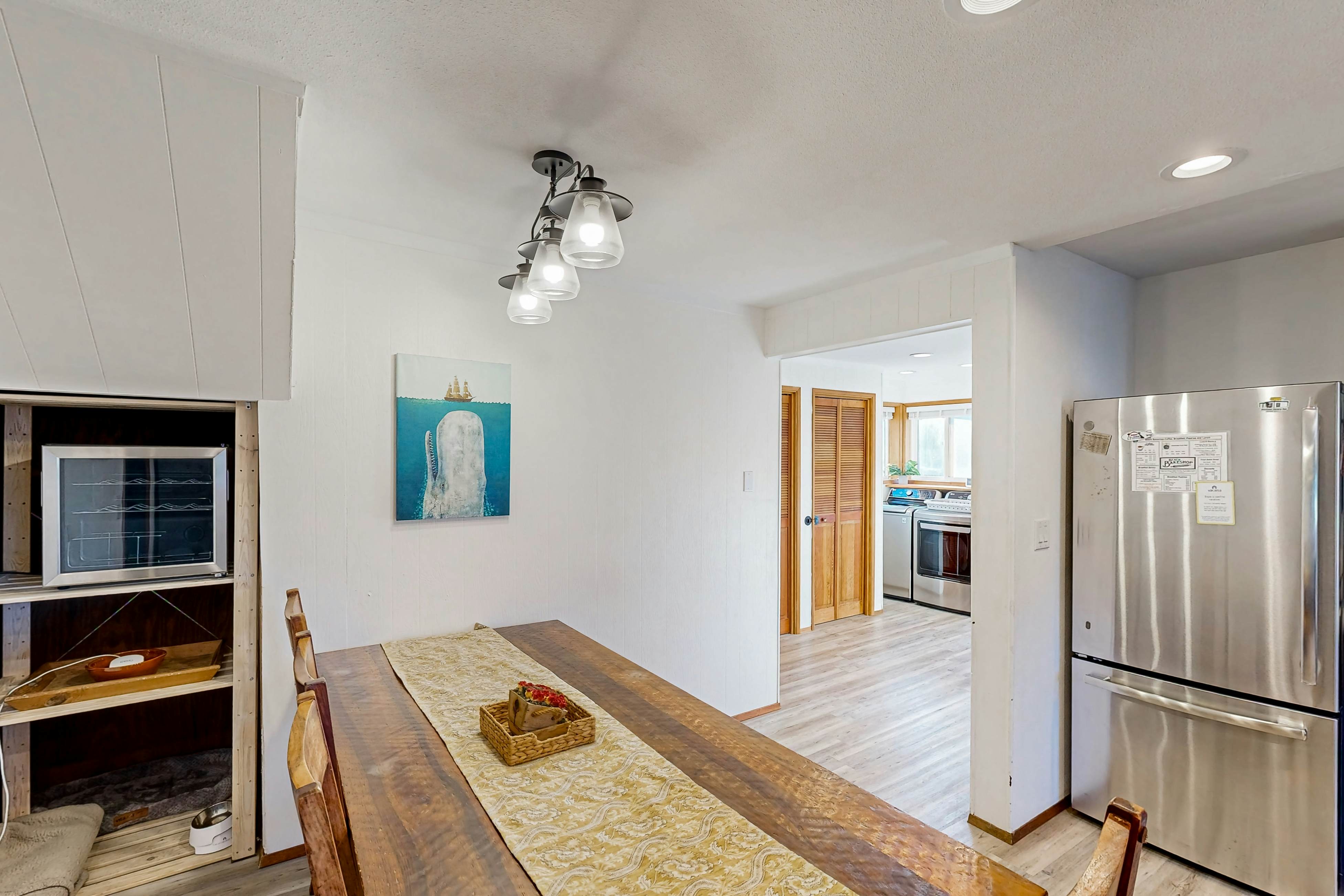 Coastal Paradise Awaits: Spacious Retreat with Firepit & Entertainment