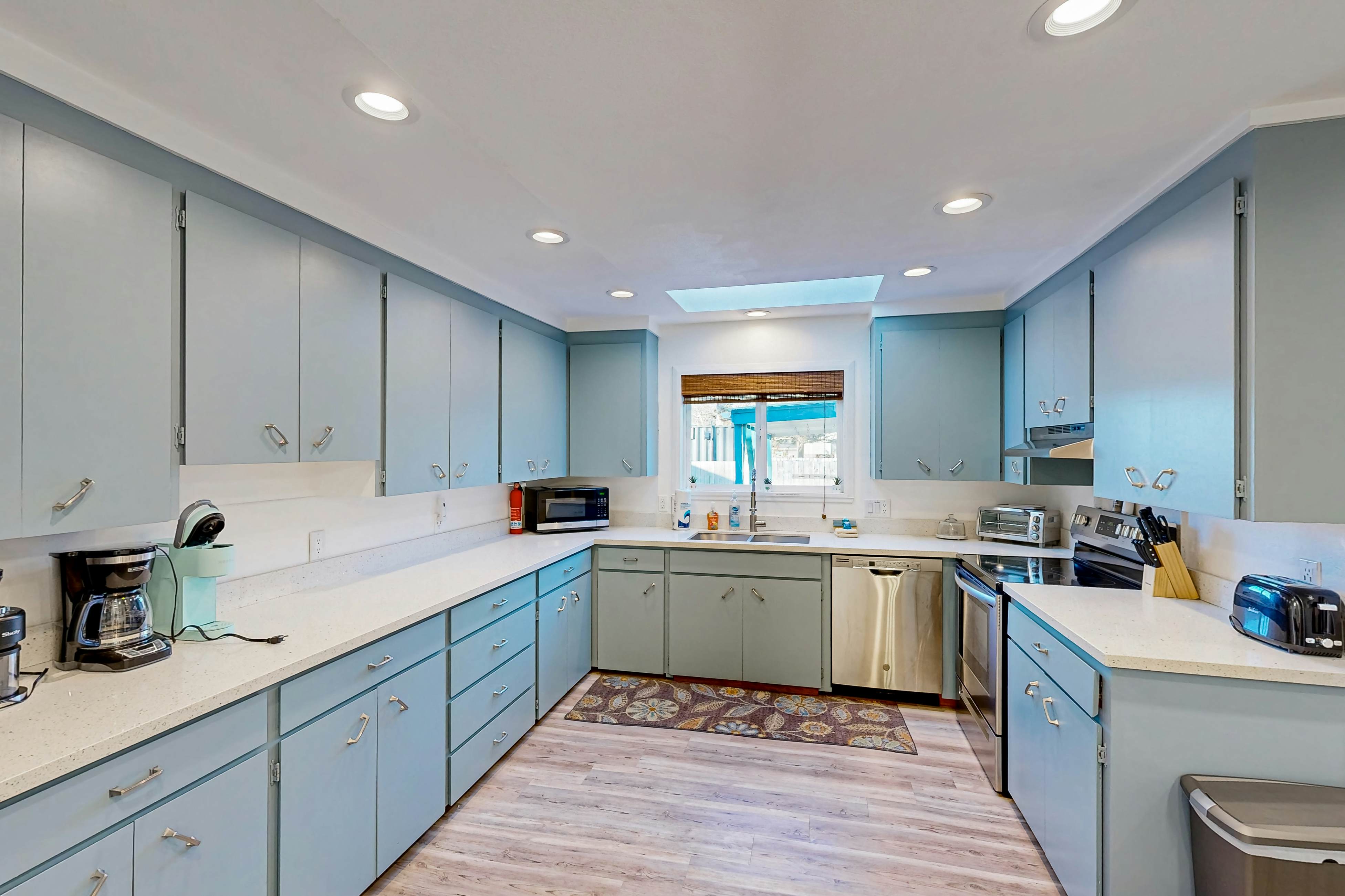 Coastal Paradise Awaits: Spacious Retreat with Firepit & Entertainment