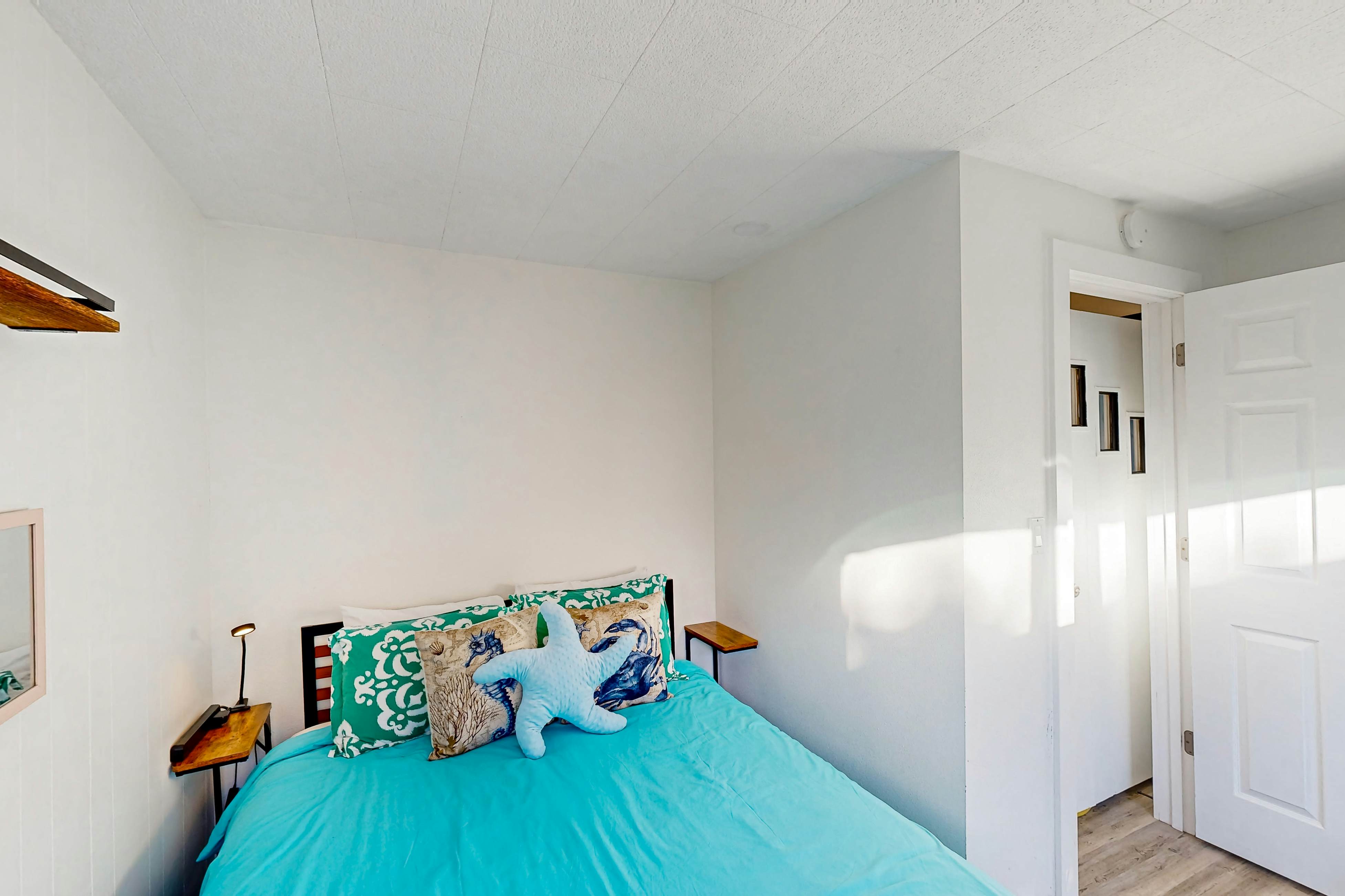 Coastal Paradise Awaits: Spacious Retreat with Firepit & Entertainment