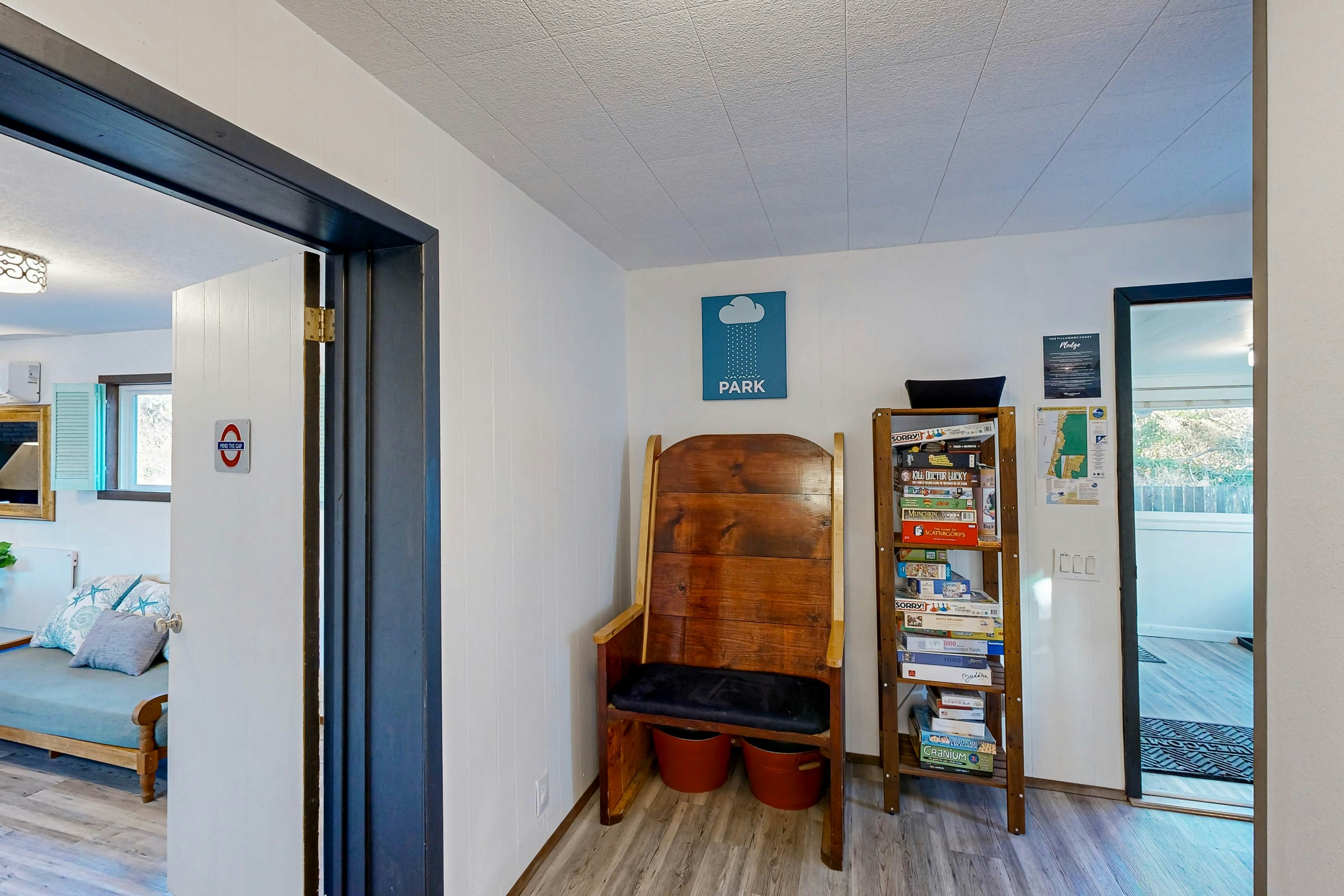 Coastal Paradise Awaits: Spacious Retreat with Firepit & Entertainment