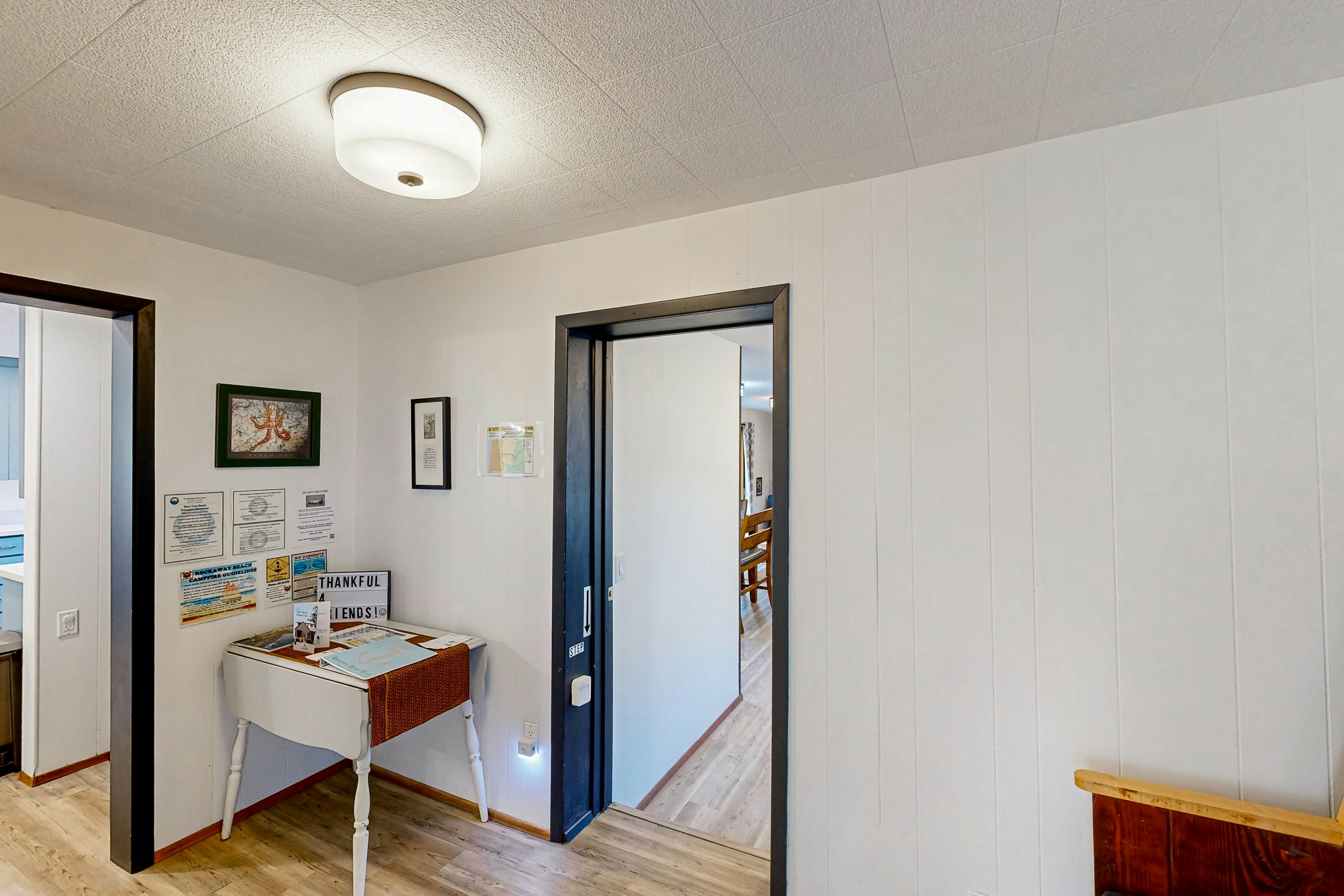 Coastal Paradise Awaits: Spacious Retreat with Firepit & Entertainment