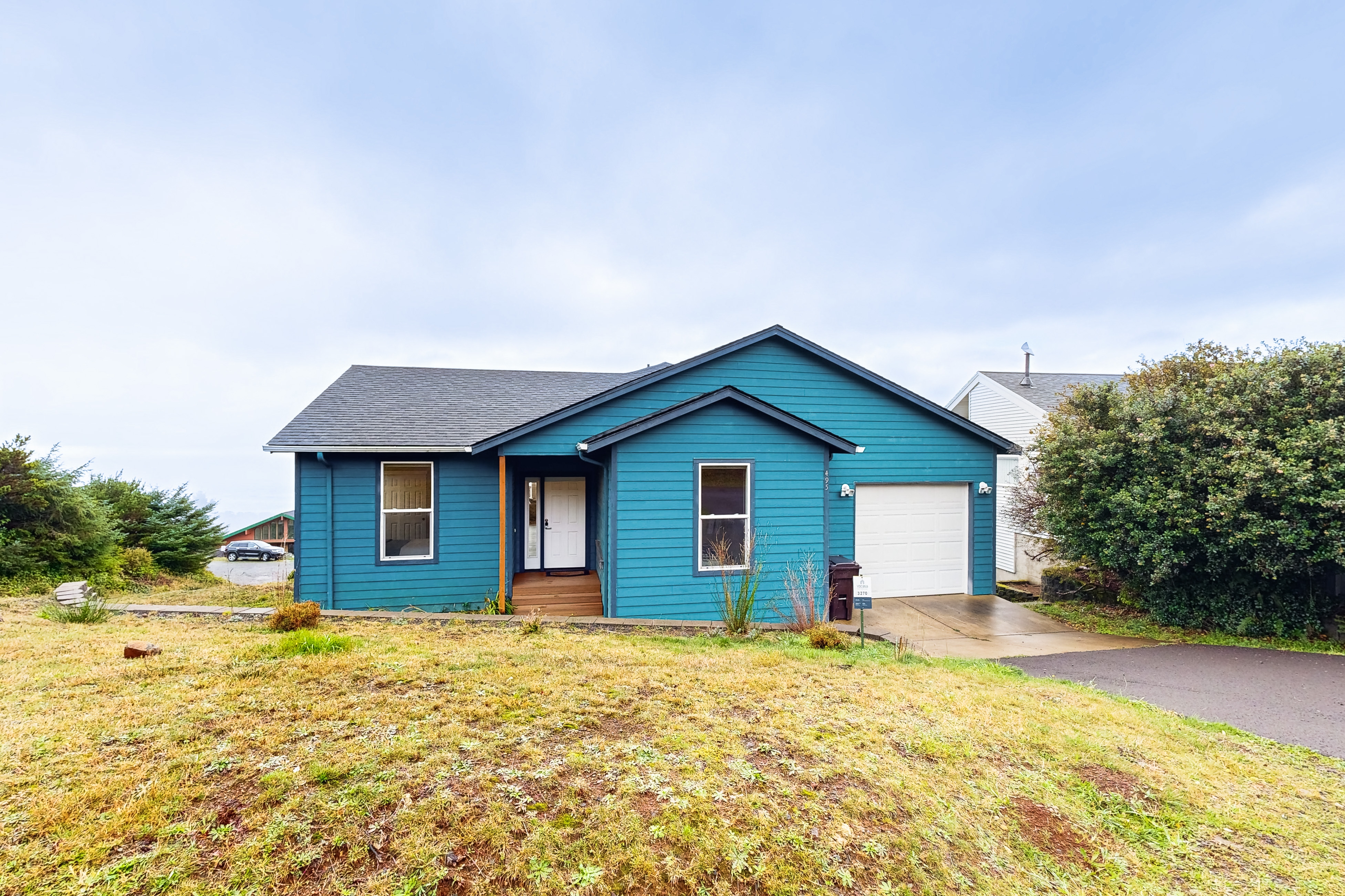 Spacious retreat with beautiful ocean views dog friendly with WiFi patio