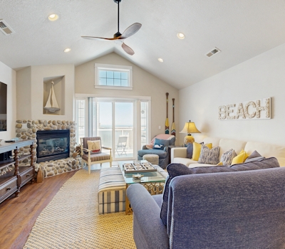 Three Story Beach Townhouse with Ocean View Fireplace Gas Grill and Balcony