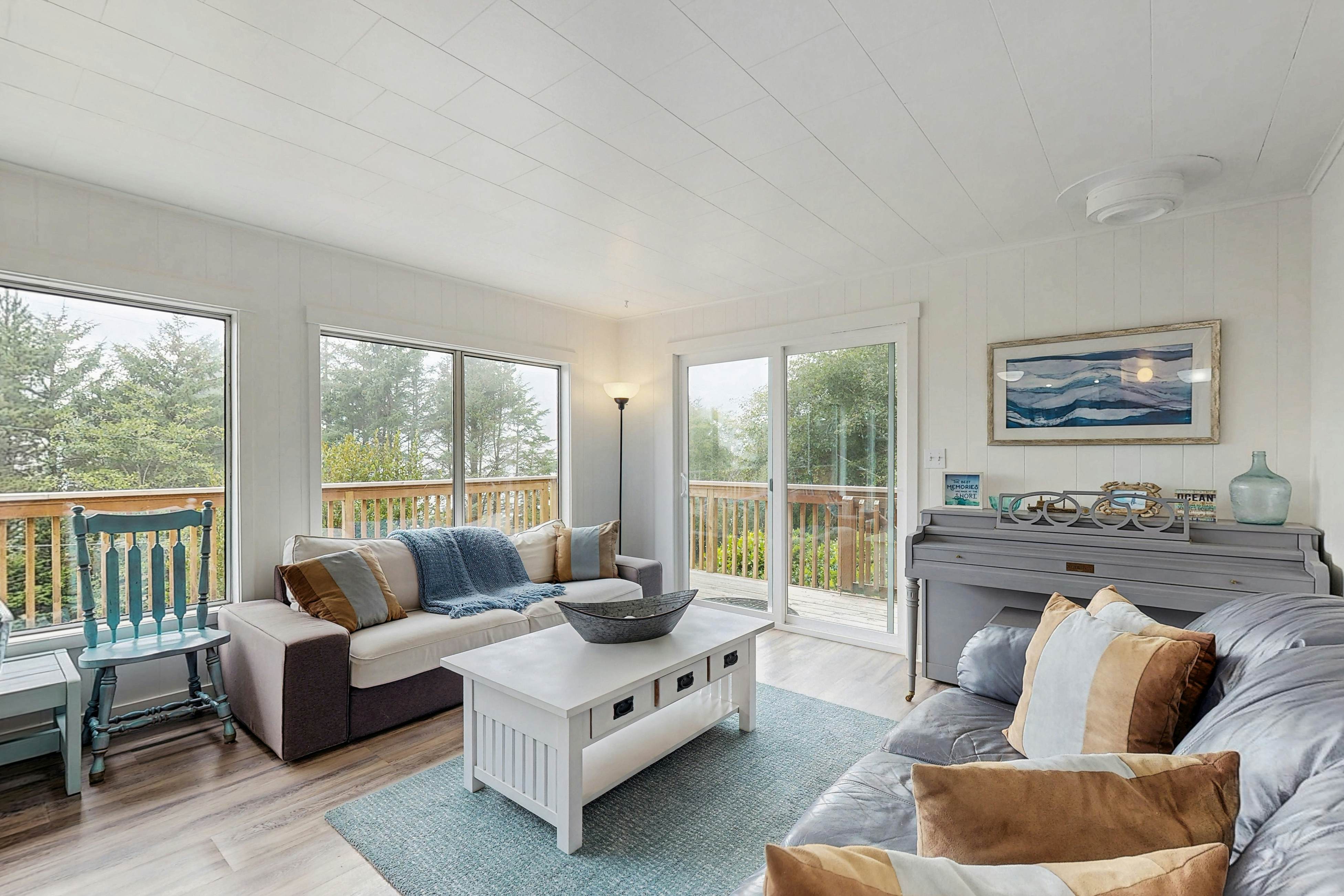 Spacious dog friendly home with ocean views full kitchen washer and dryer