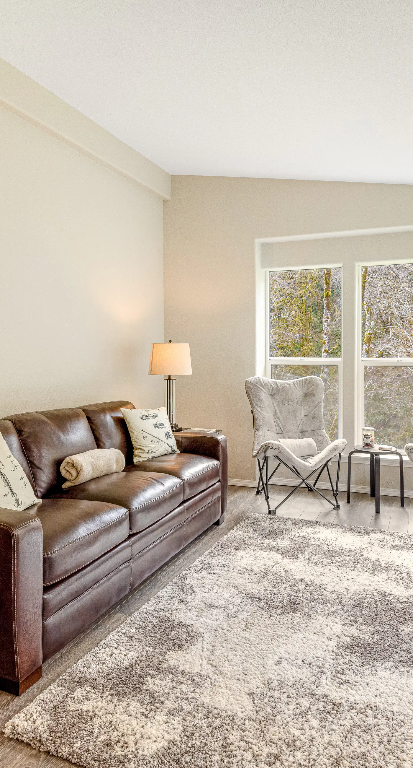 Dog friendly waterfront home on the Wilson River with great views deck and WiFi