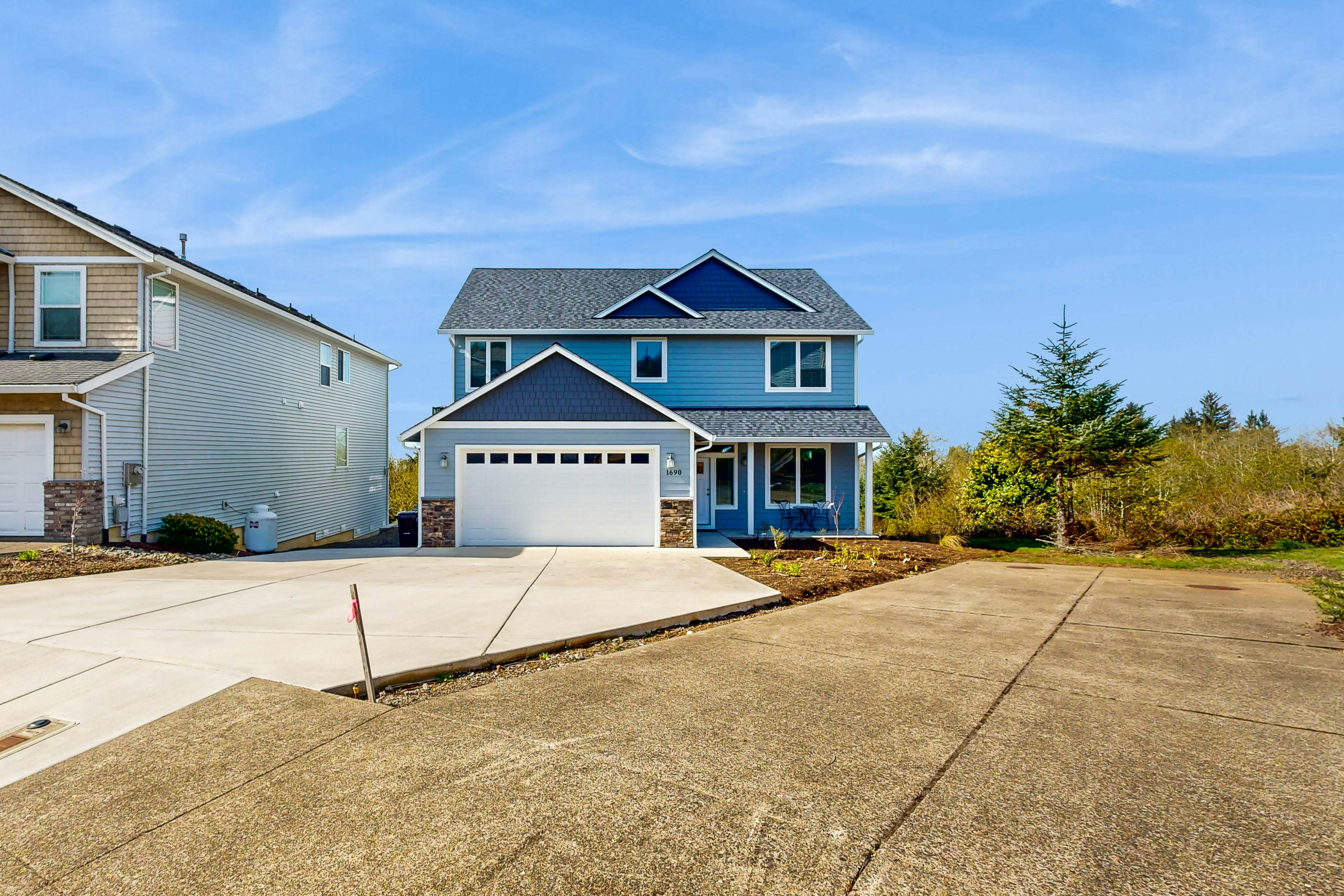 Comfortable home with ocean views with private hot tub deck fireplace WiFi