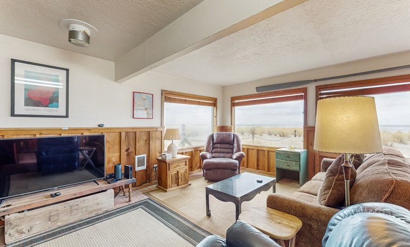Cozy dog friendly home with ocean views beach access grill and WIFI