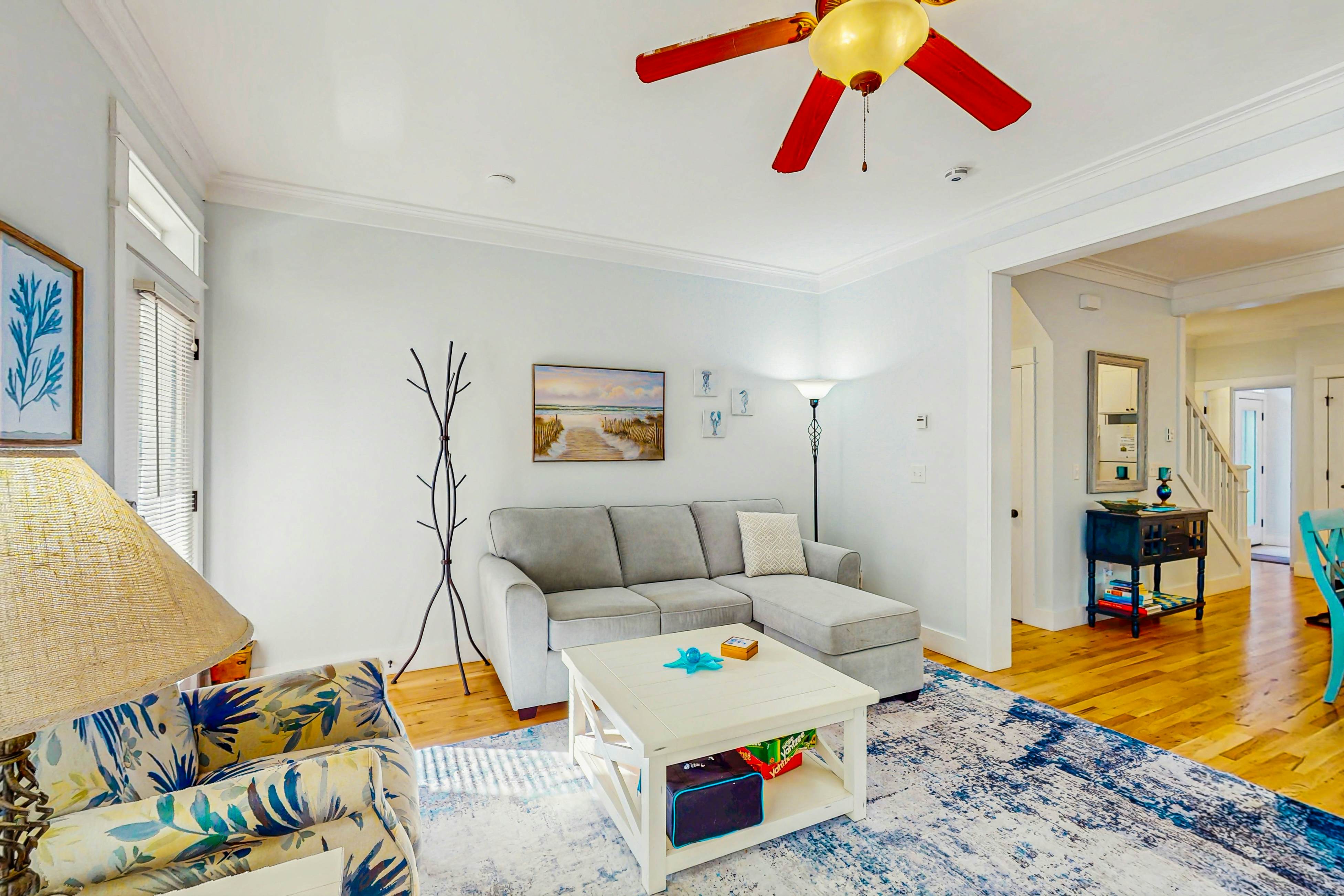 Family friendly home close to ocean, private hot tub, fireplace & WIFI