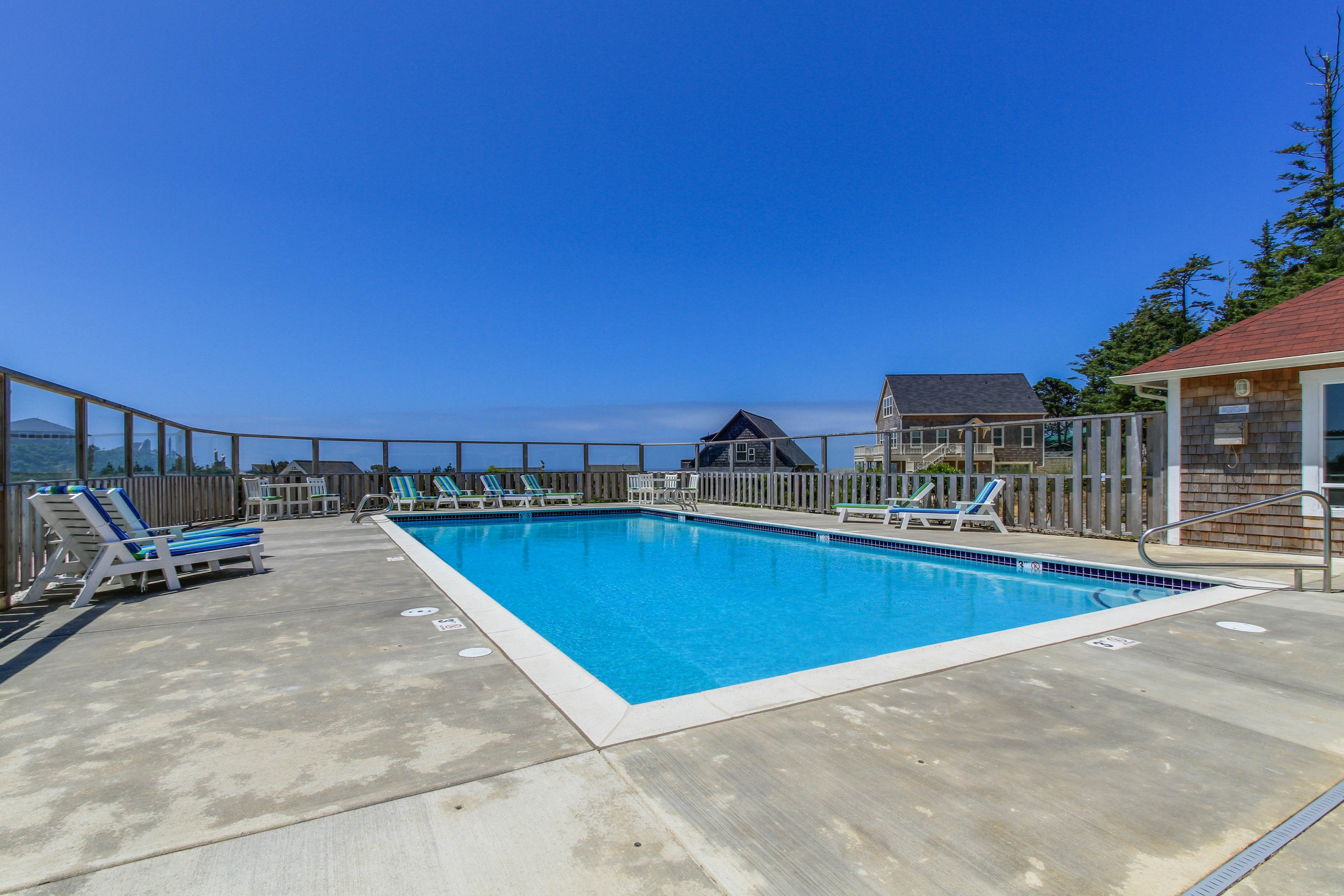 Family friendly home close to ocean, private hot tub, fireplace & WIFI