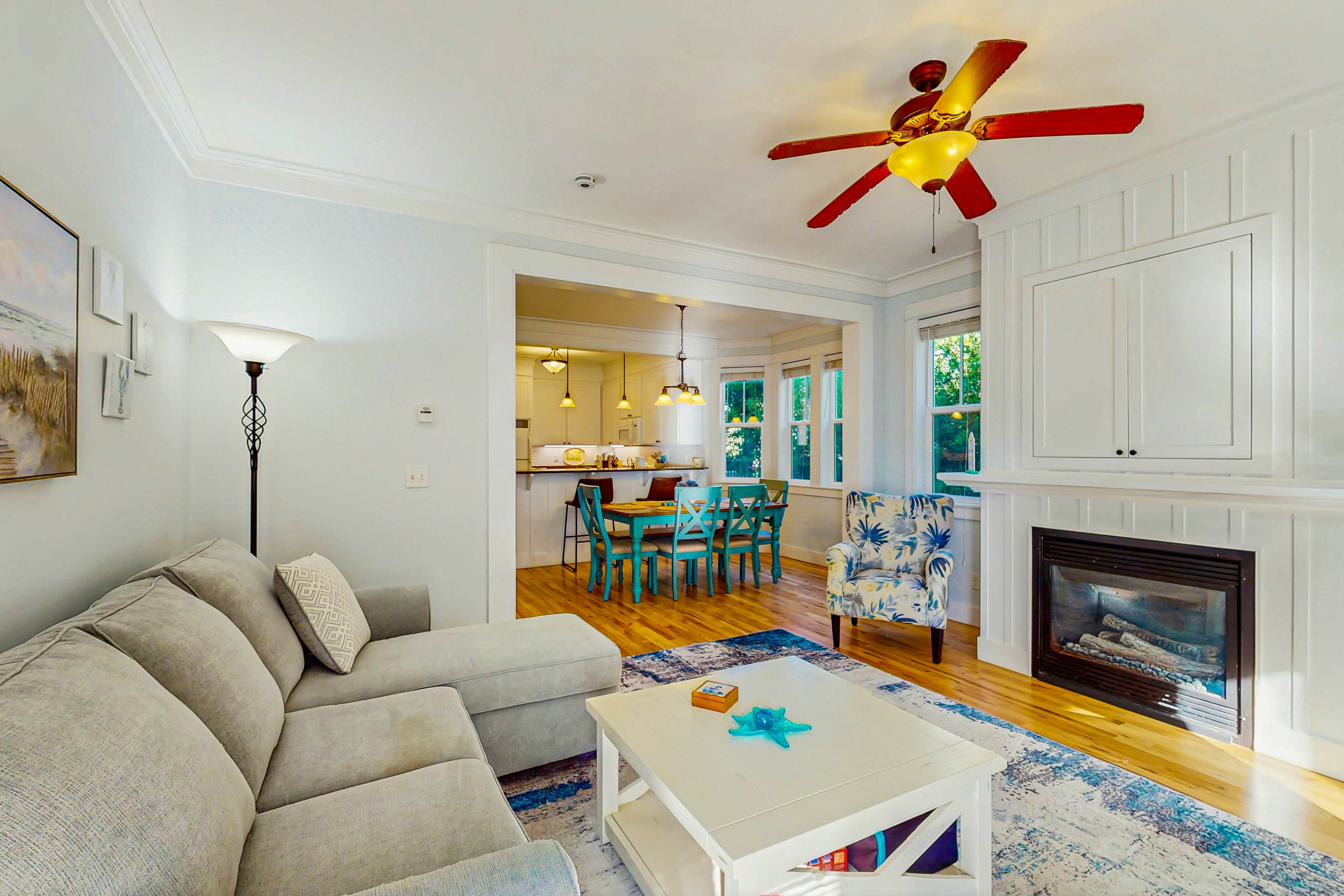 Family friendly home close to ocean, private hot tub, fireplace & WIFI