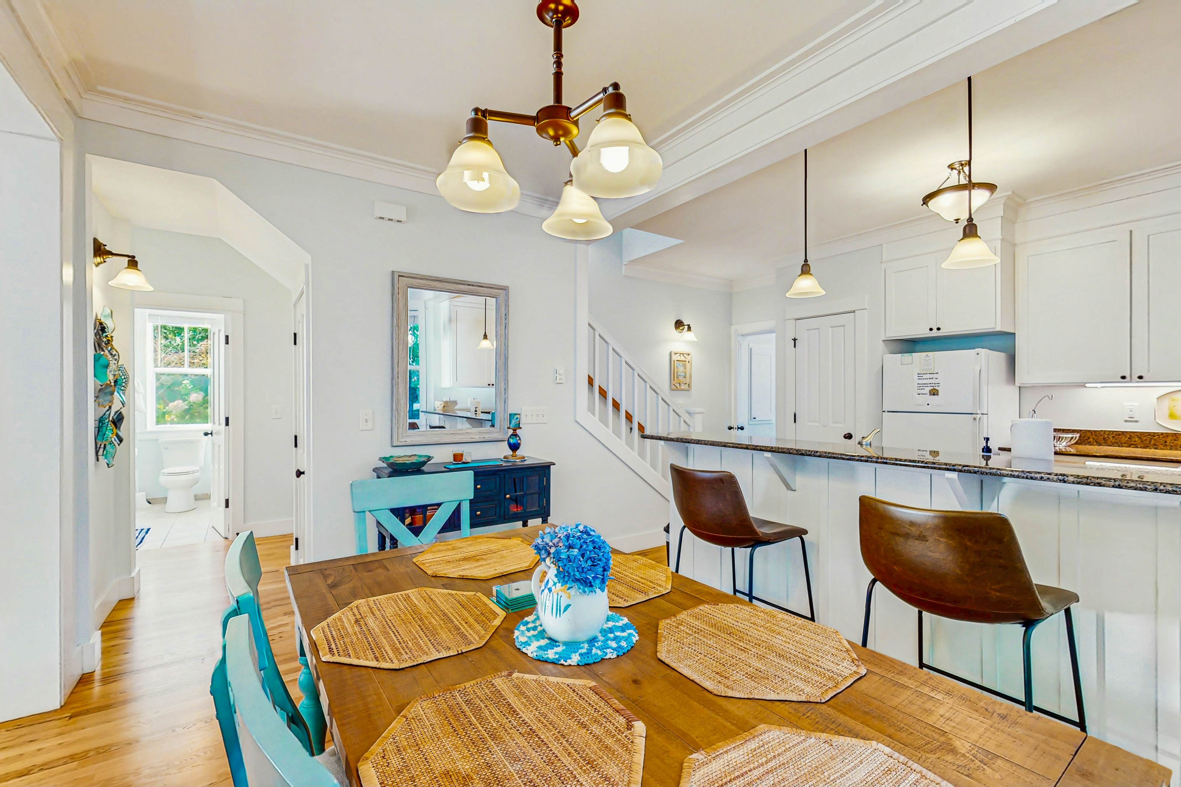 Family friendly home close to ocean, private hot tub, fireplace & WIFI