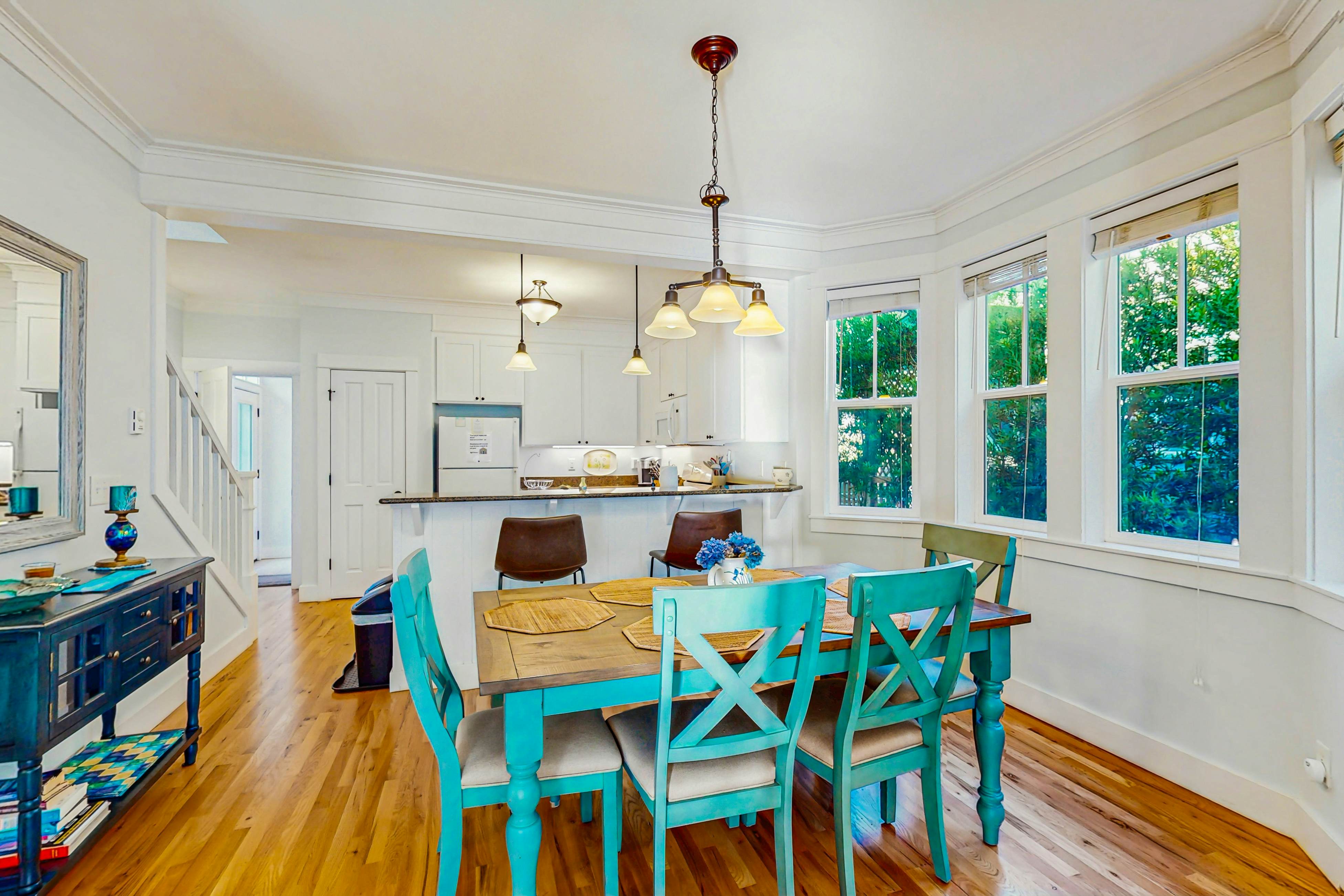 Family friendly home close to ocean, private hot tub, fireplace & WIFI