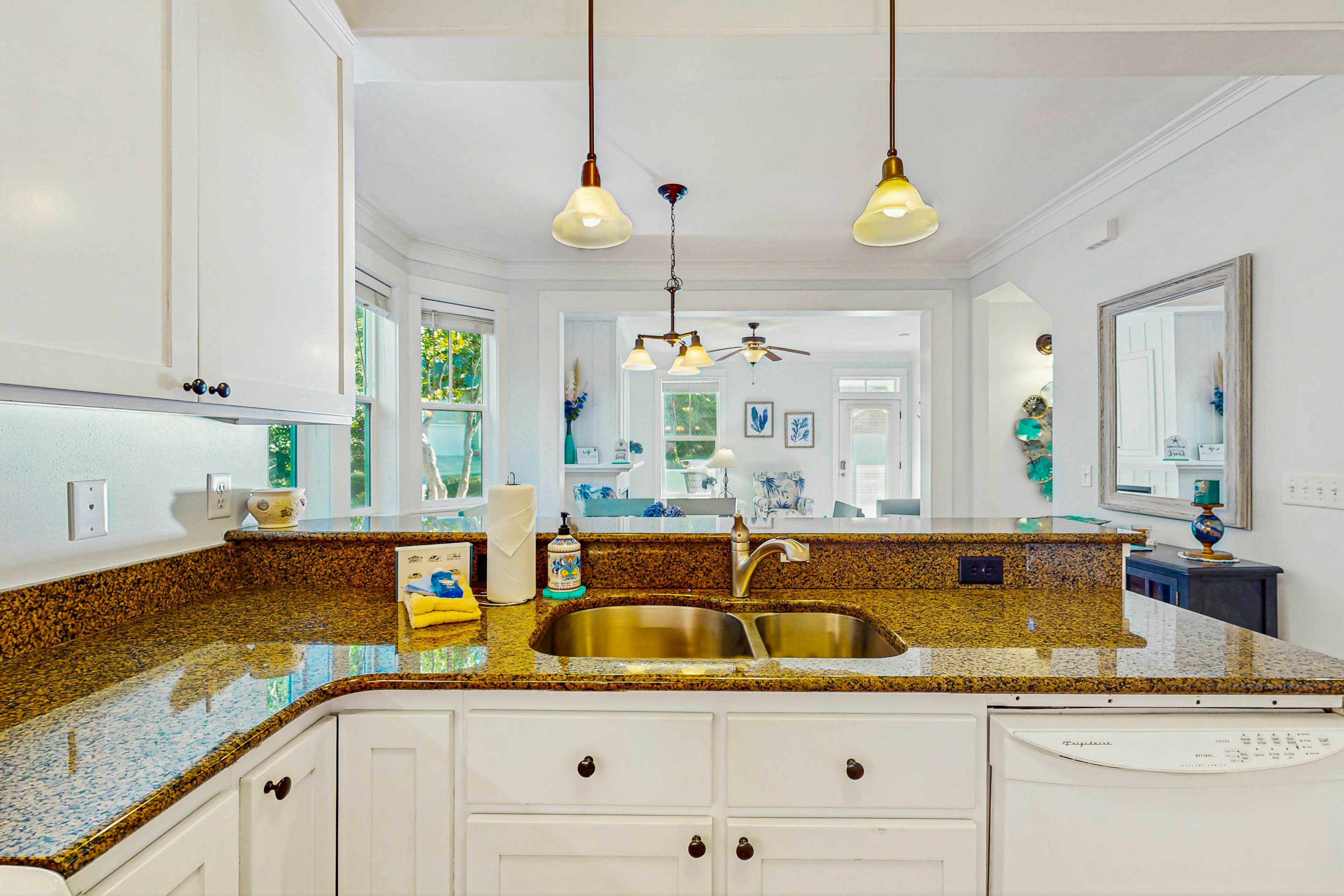 Family friendly home close to ocean, private hot tub, fireplace & WIFI