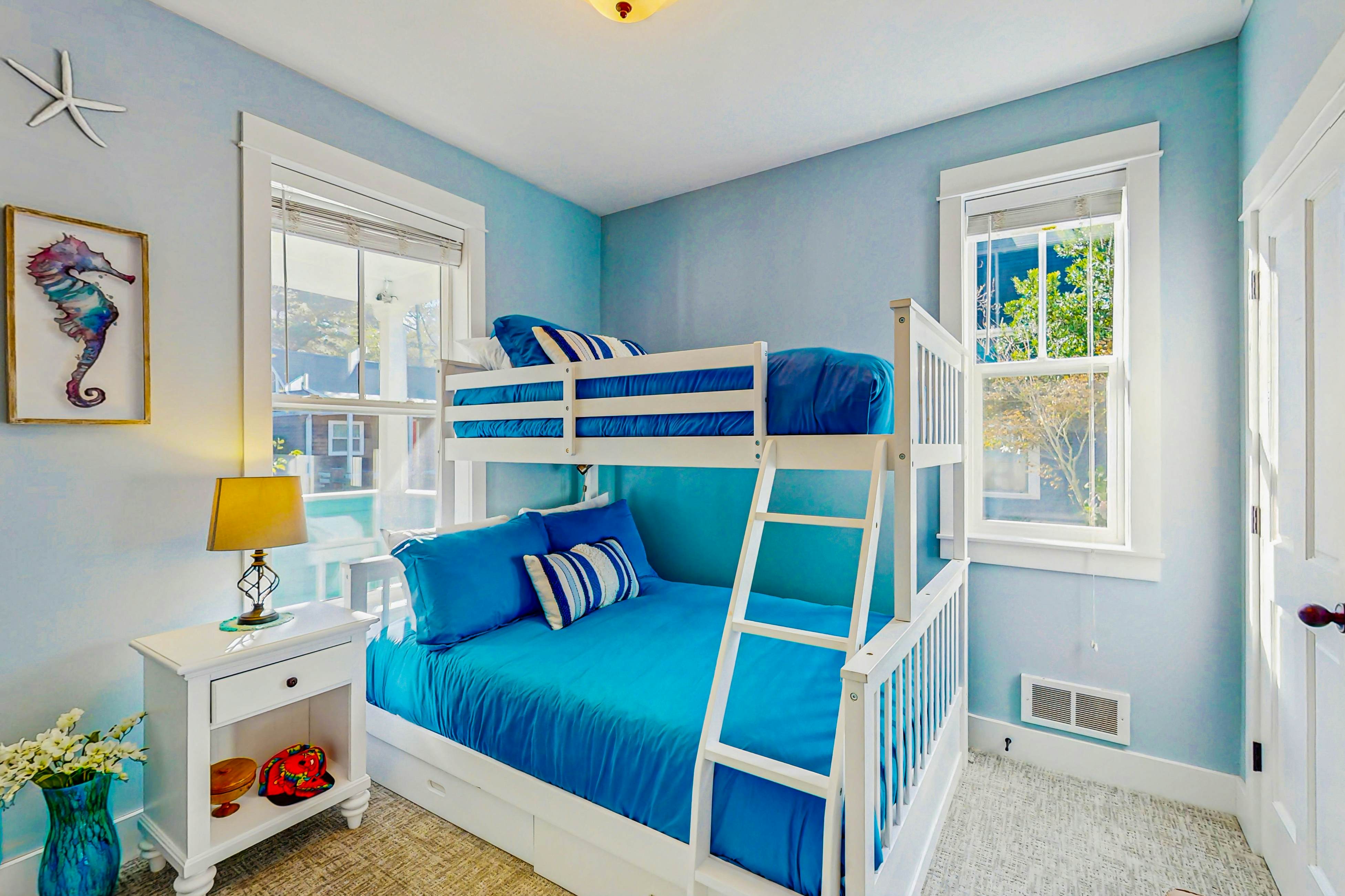 Family friendly home close to ocean, private hot tub, fireplace & WIFI