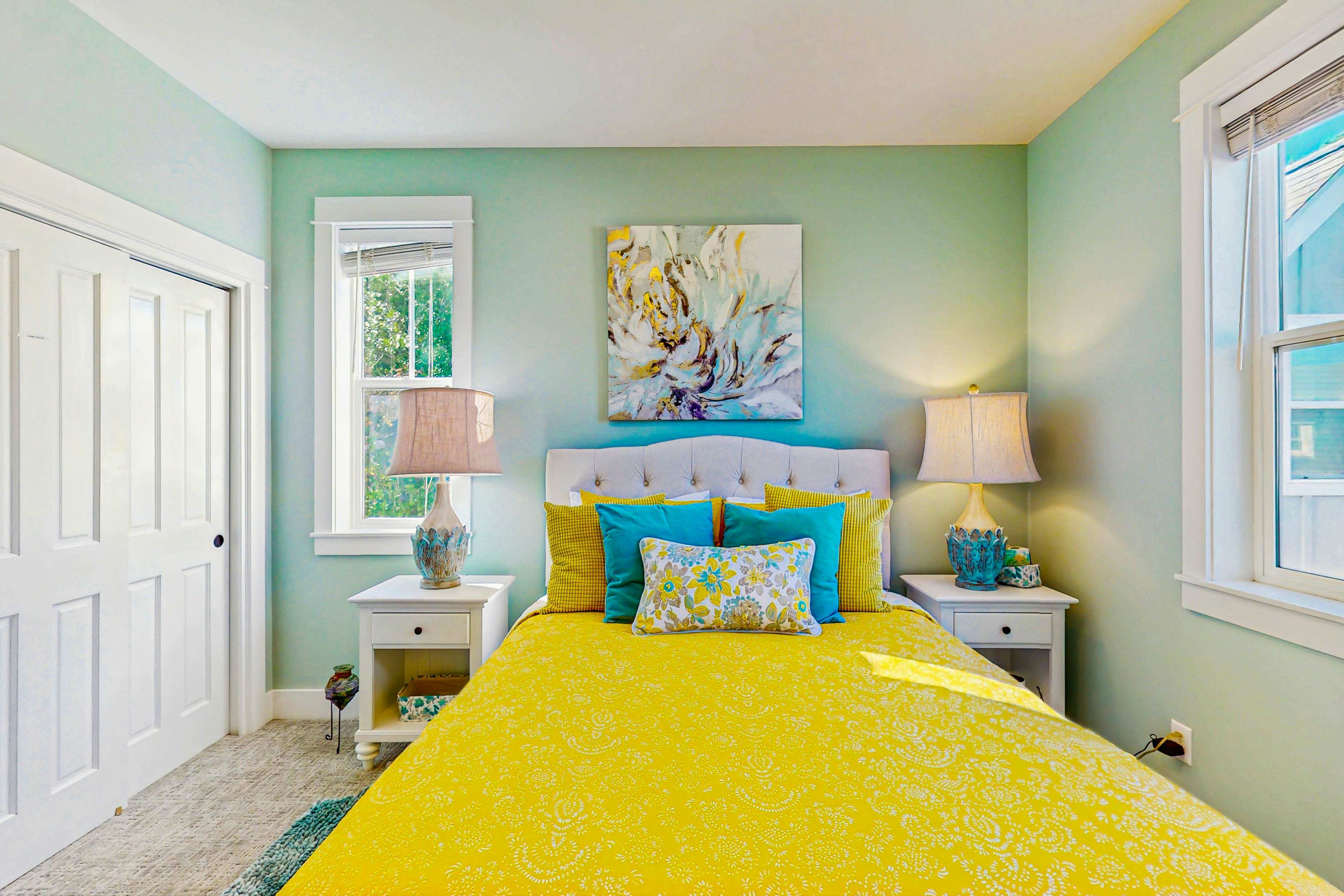 Family friendly home close to ocean, private hot tub, fireplace & WIFI