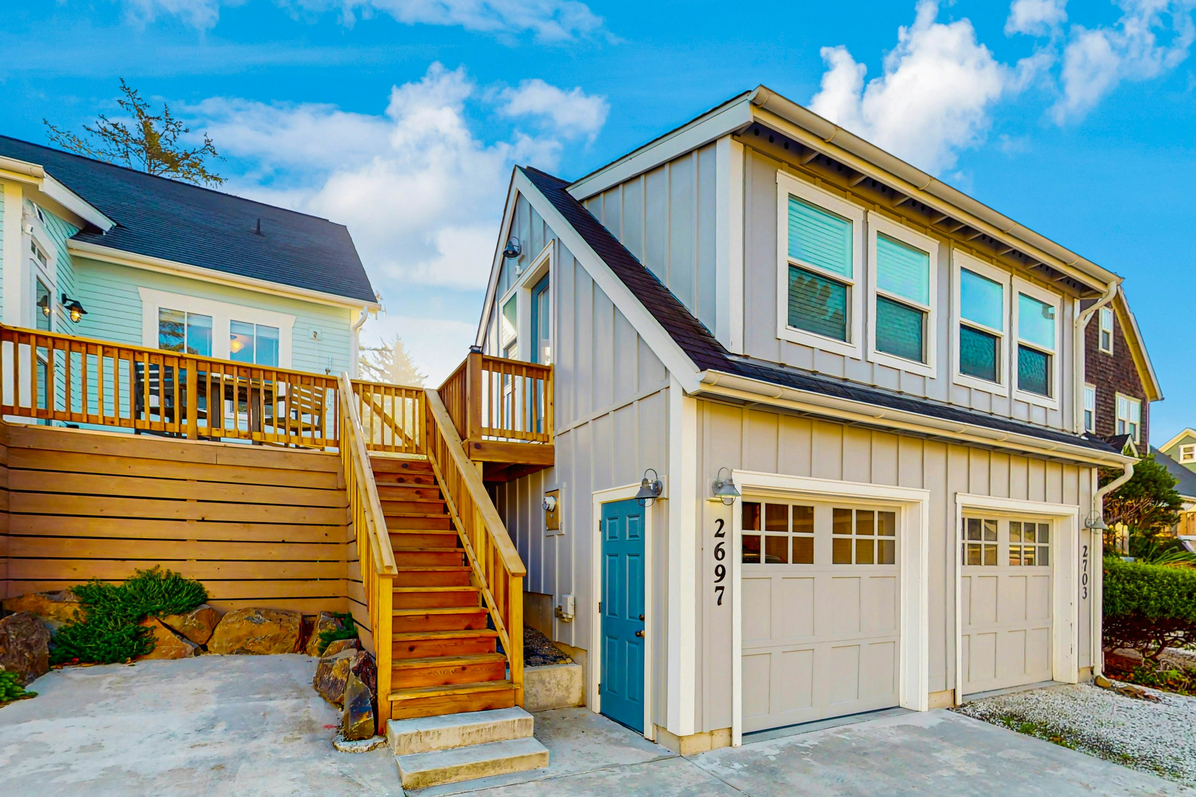 Family friendly home close to ocean, private hot tub, fireplace & WIFI