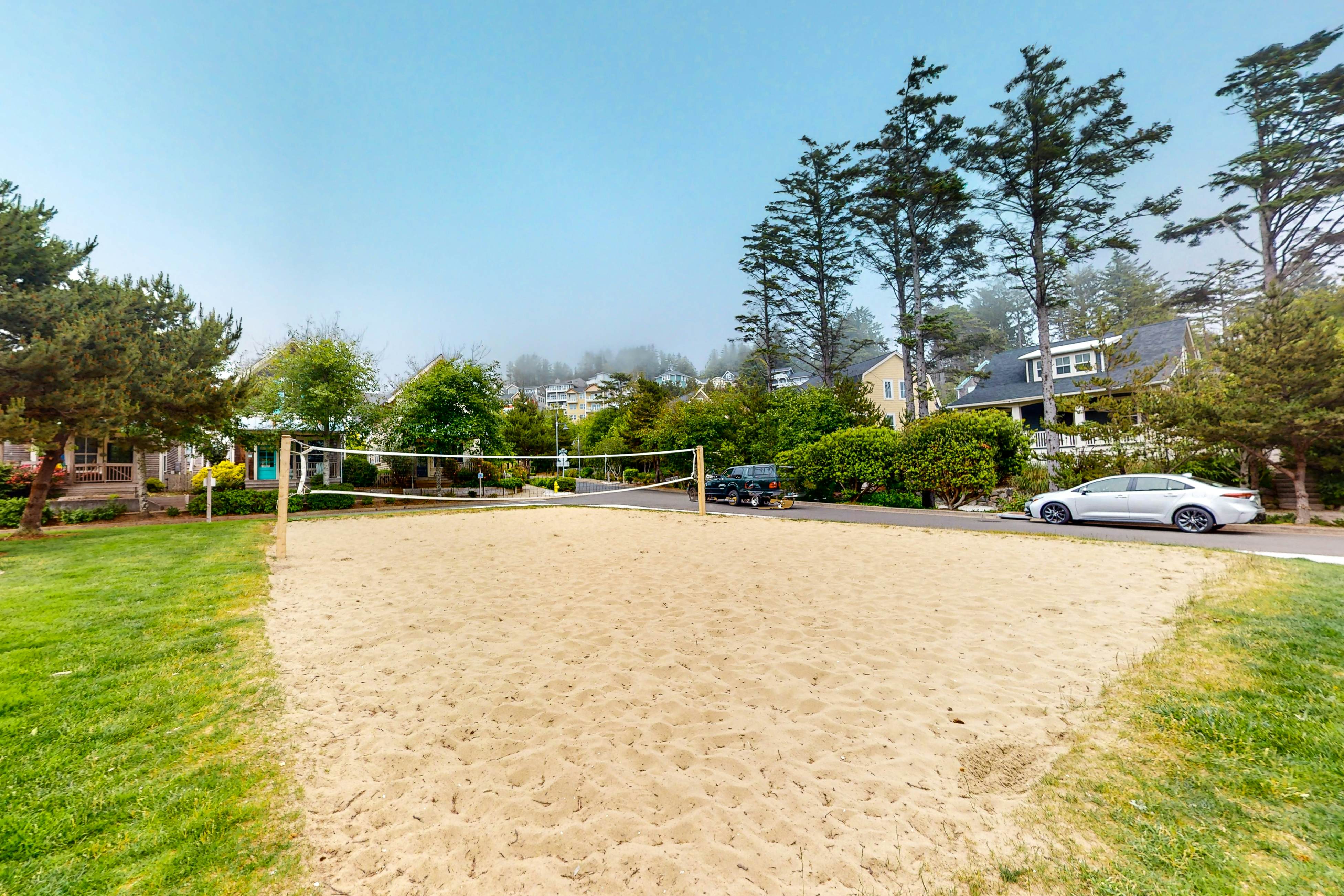 Family friendly home close to ocean, private hot tub, fireplace & WIFI