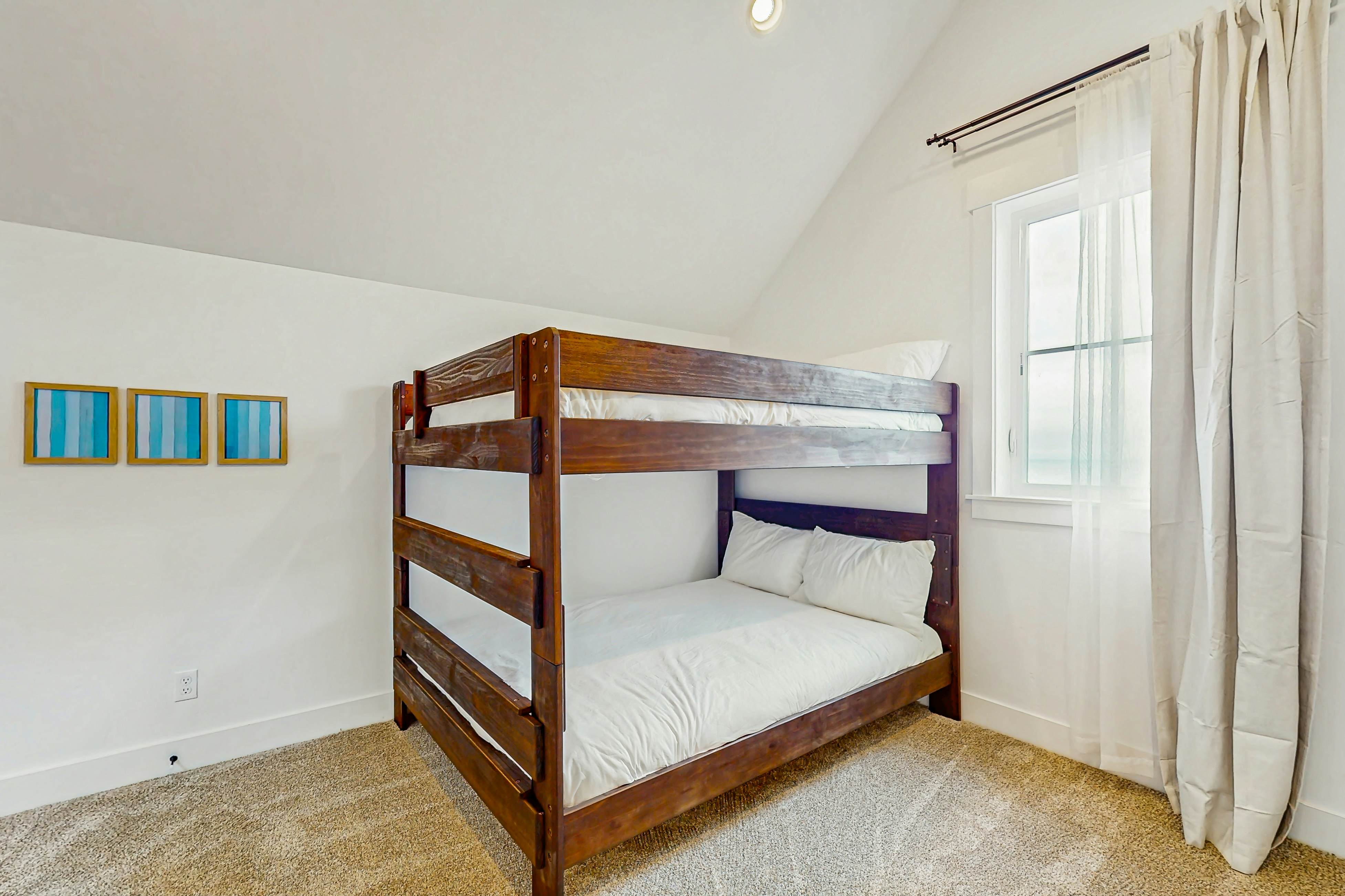 Family friendly home w/ ocean views, private hot tub, foosball table & gas grill