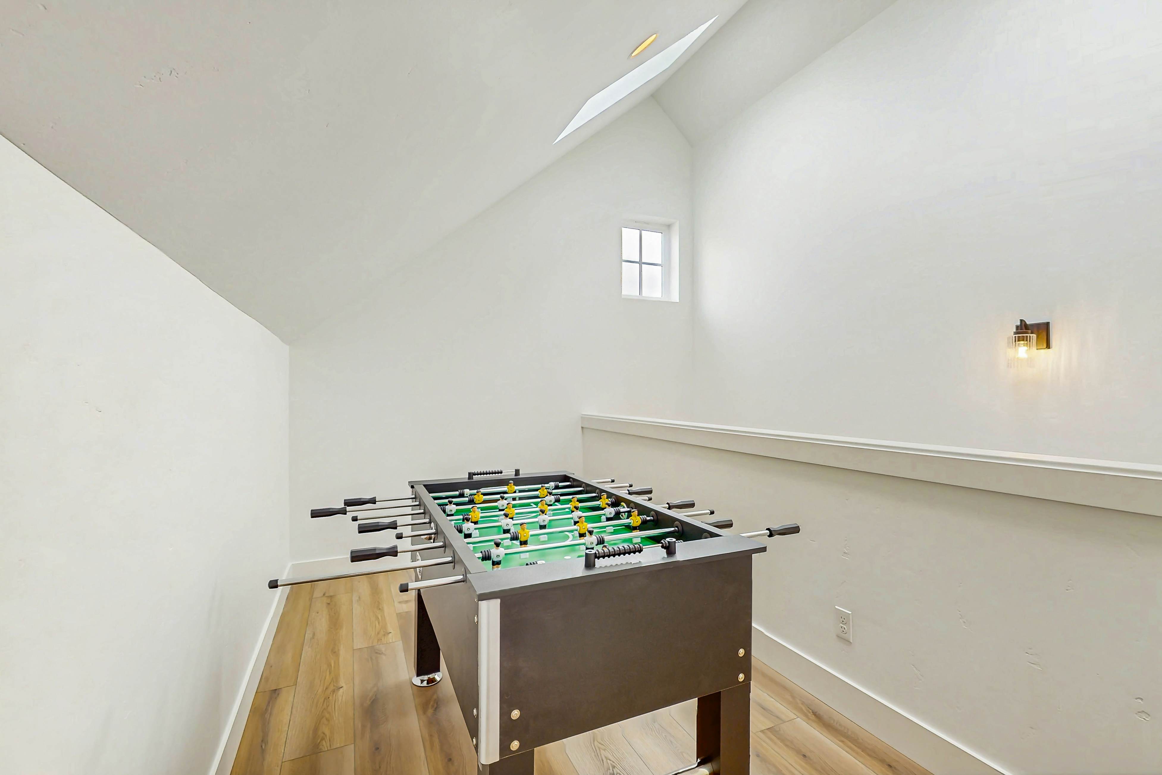 Family friendly home w/ ocean views, private hot tub, foosball table & gas grill