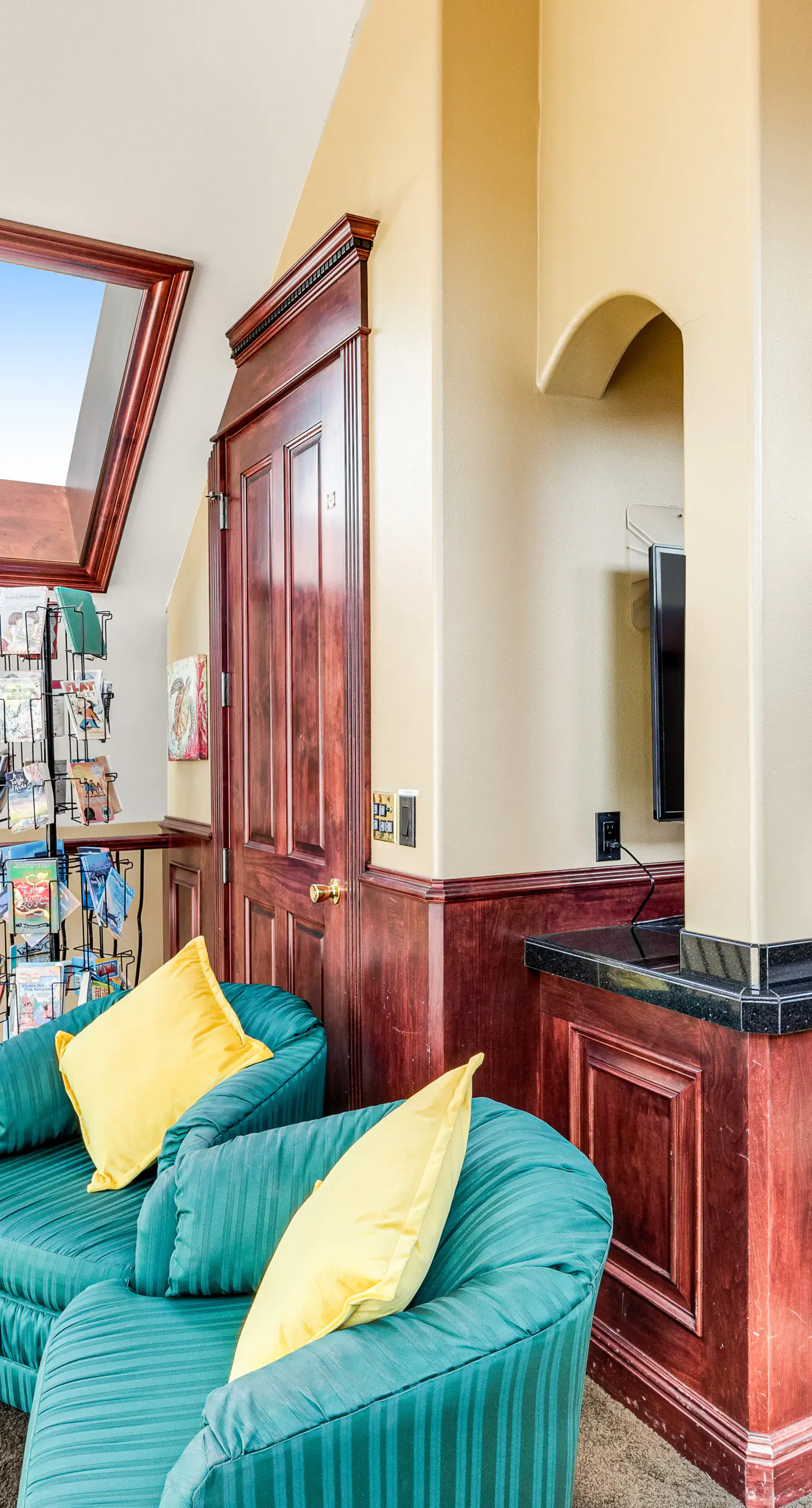 Oceanfront Villa with WiFi Private Hot Tub Balconies Beach Access and Game Room