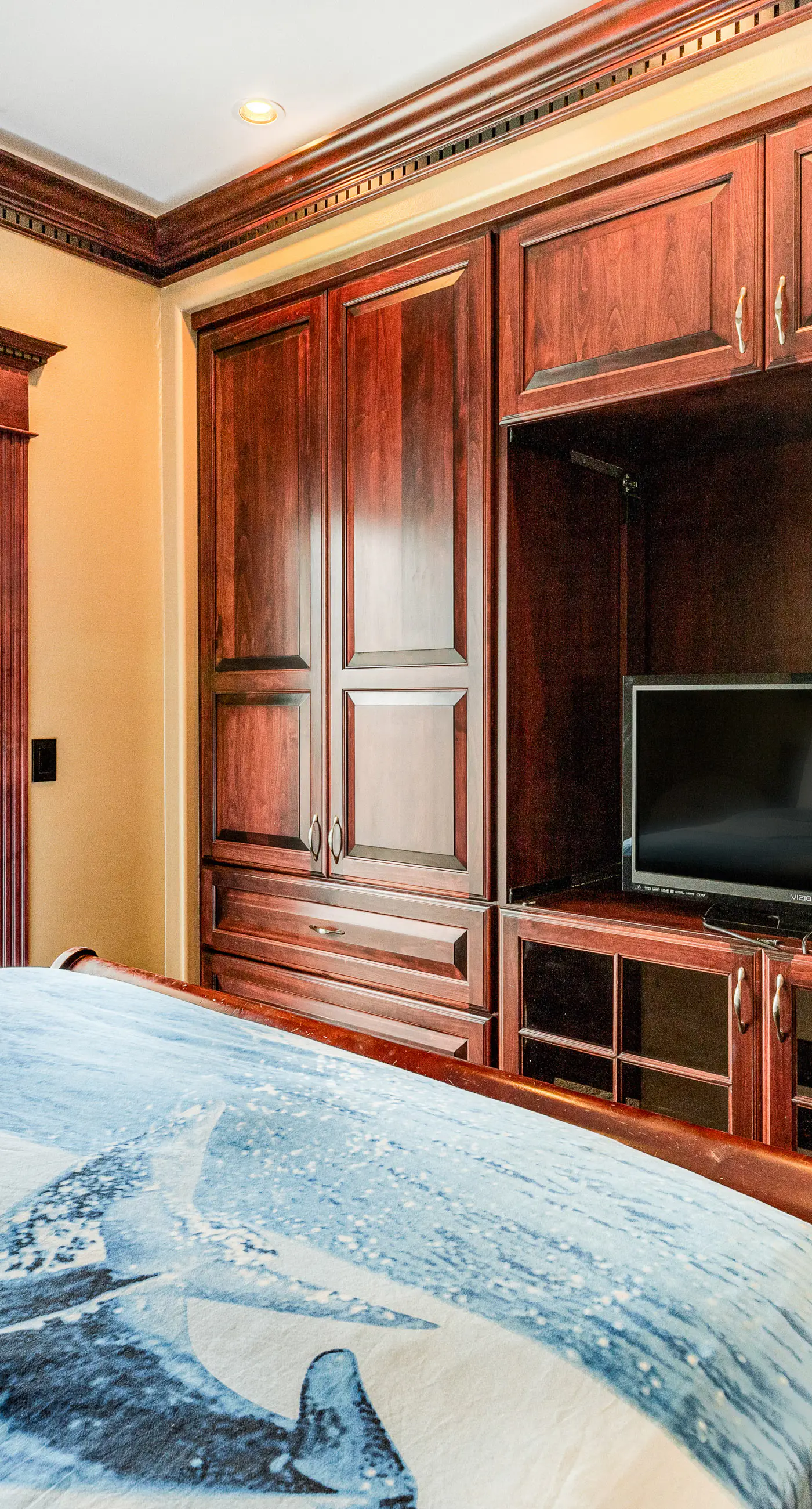 Oceanfront Villa with WiFi Private Hot Tub Balconies Beach Access and Game Room