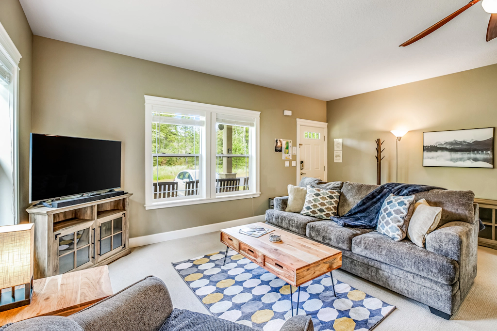 Cozy coastal retreat with deck grill firepit and WiFi walk to beach