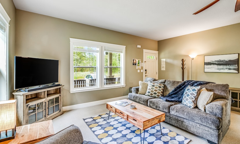 Cozy coastal retreat with deck grill firepit and WiFi walk to beach