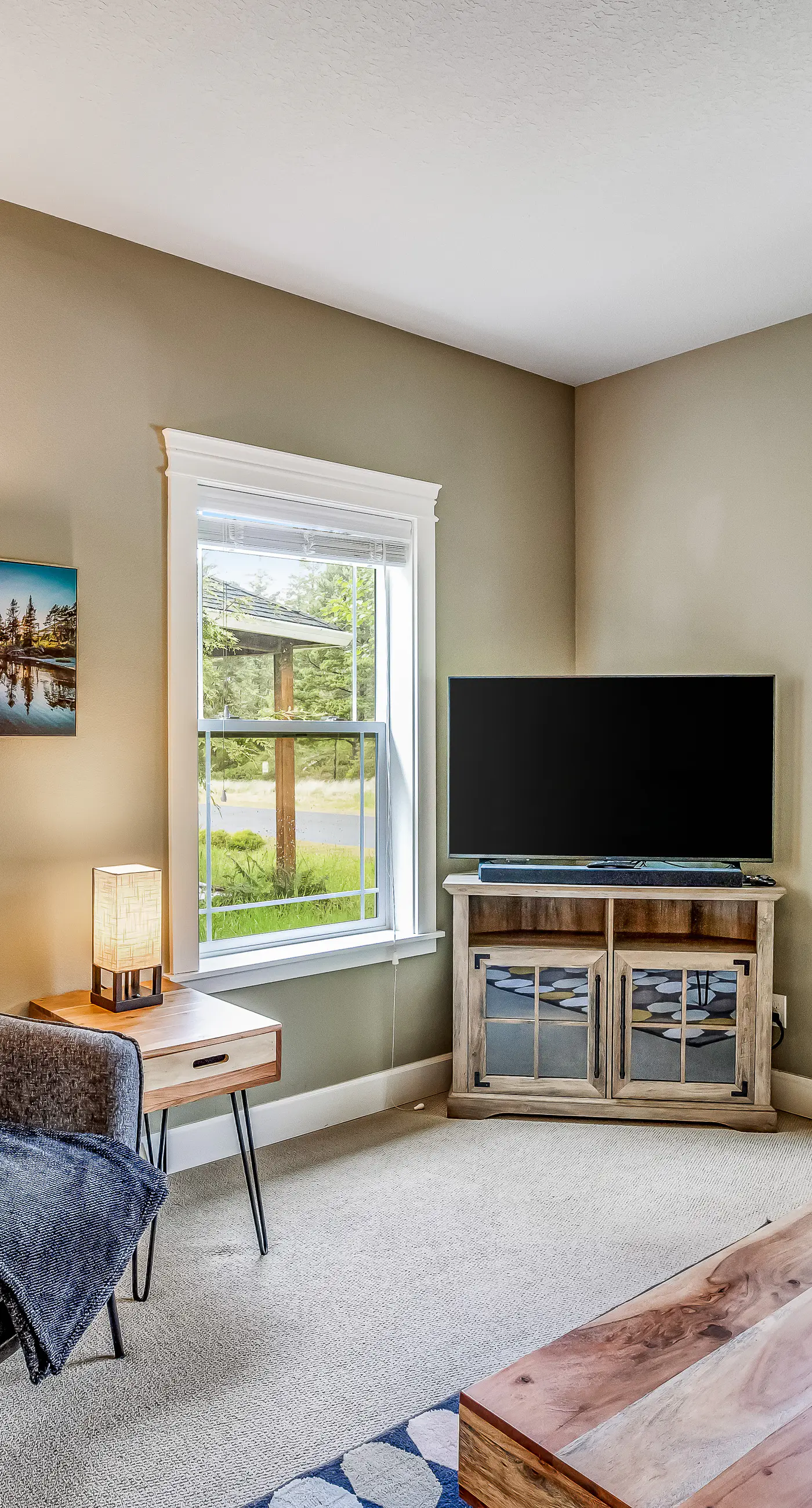 Cozy coastal retreat with deck grill firepit and WiFi walk to beach