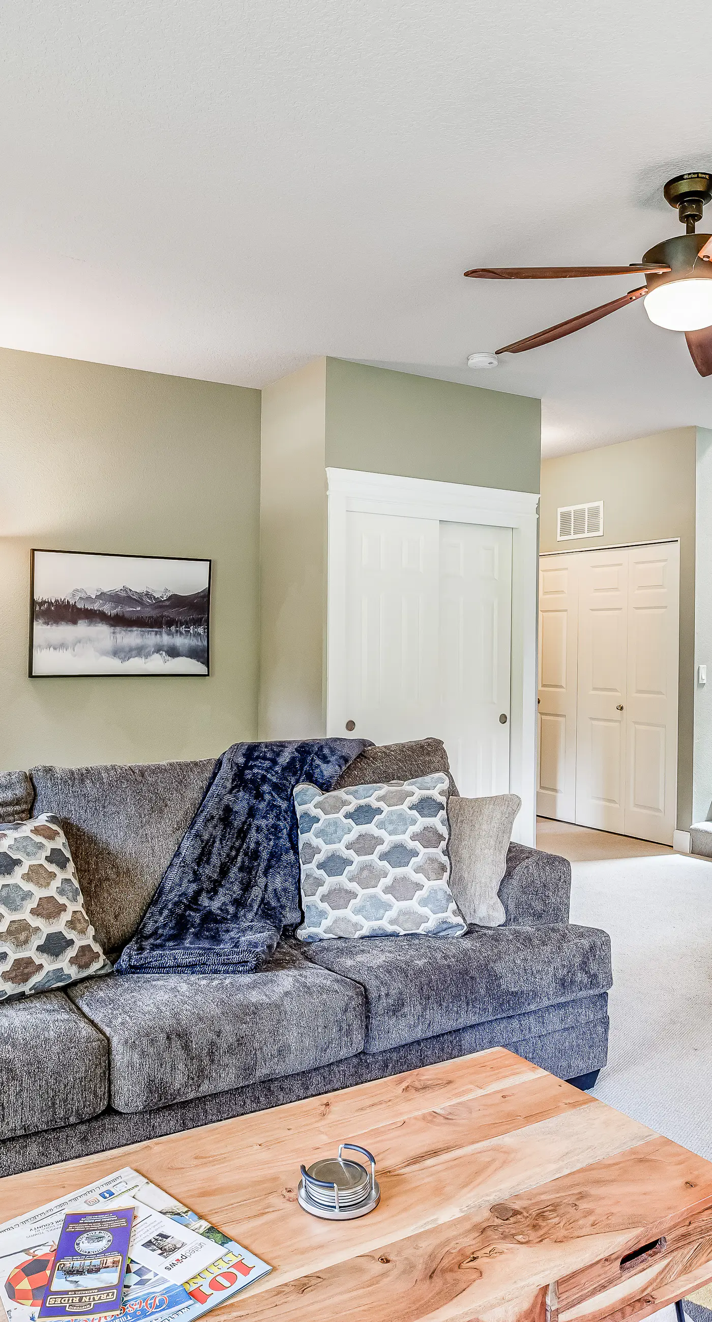 Cozy coastal retreat with deck grill firepit and WiFi walk to beach