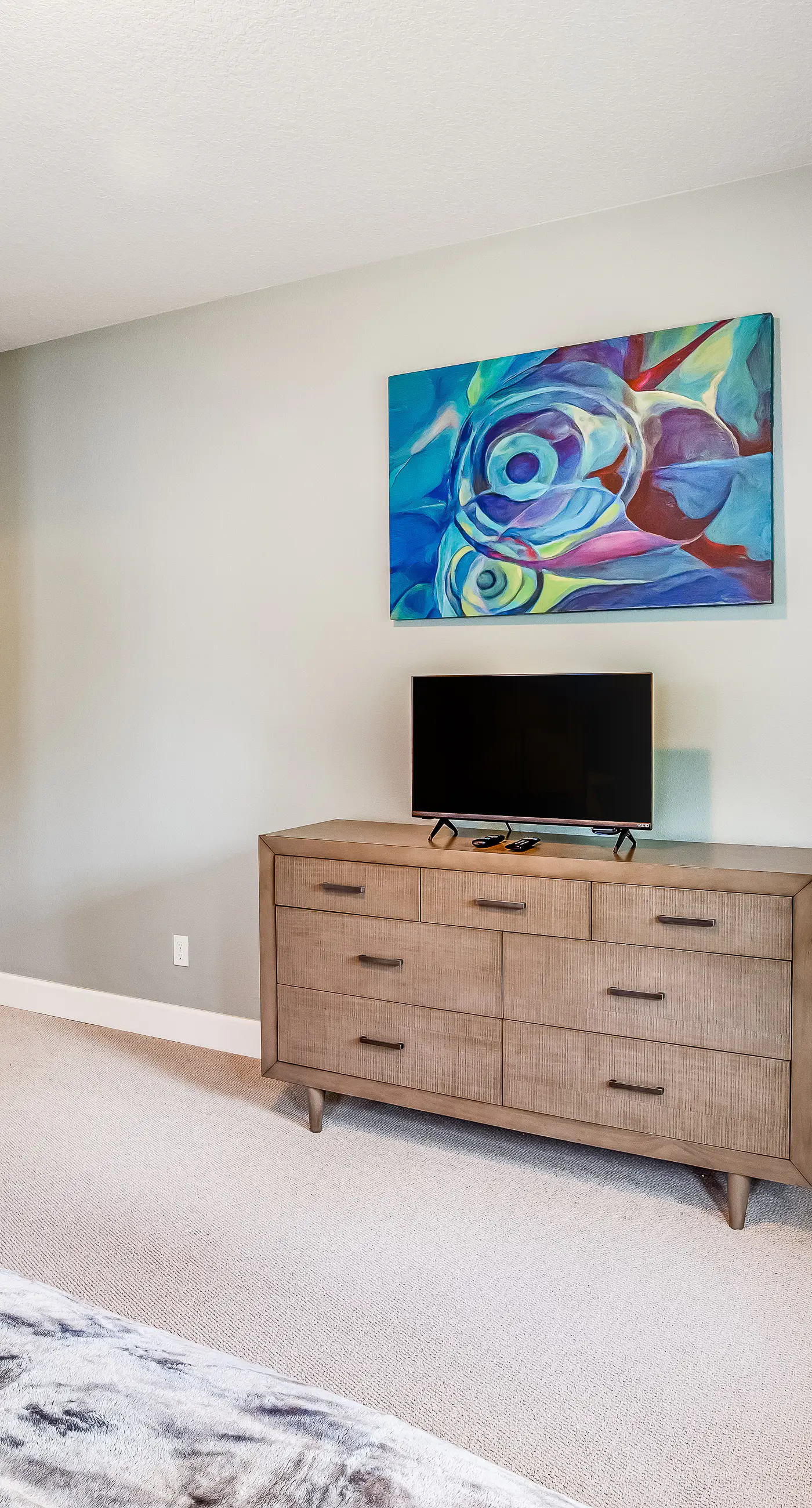 Cozy coastal retreat with deck grill firepit and WiFi walk to beach