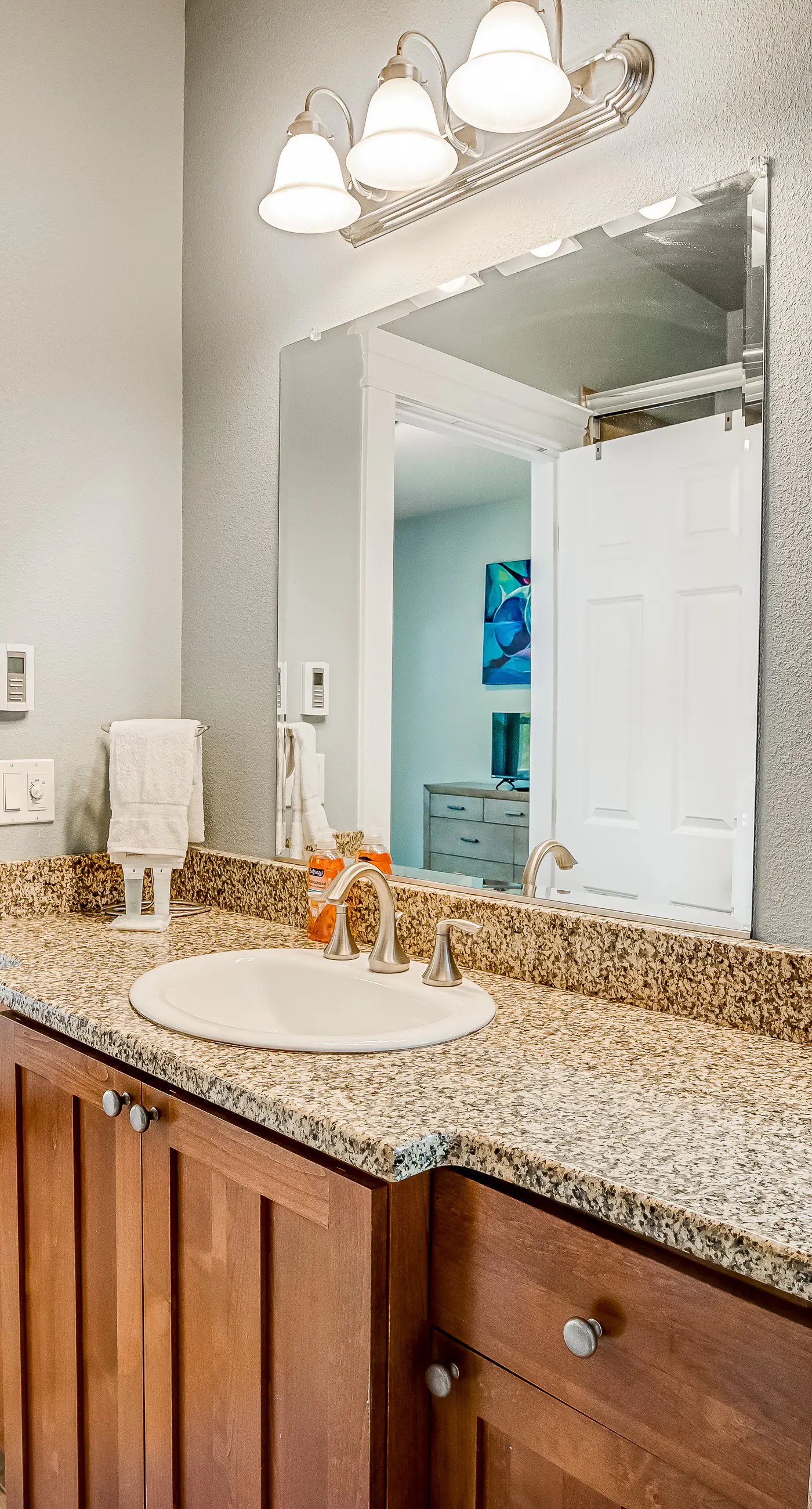 Cozy coastal retreat with deck grill firepit and WiFi walk to beach