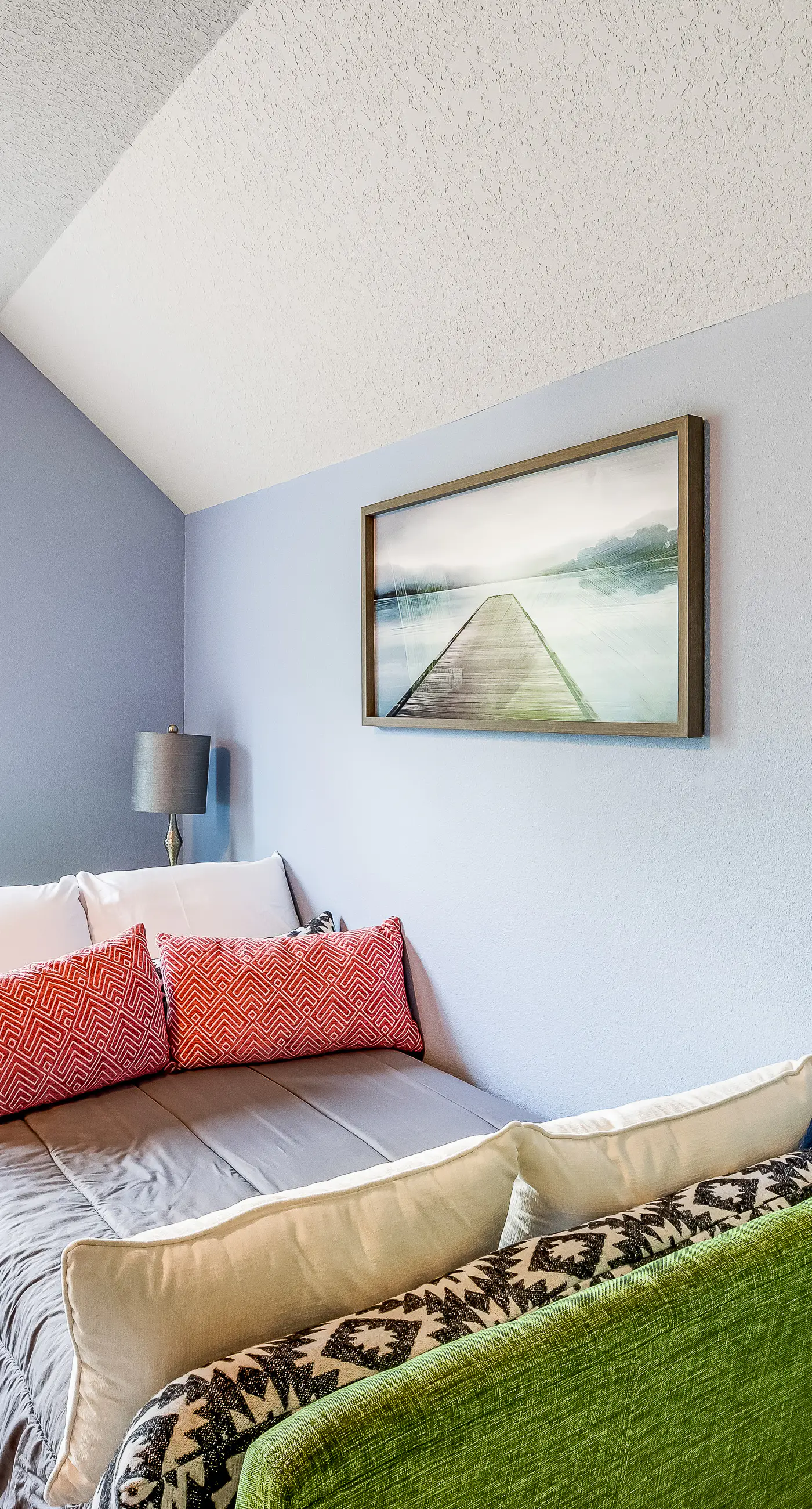 Cozy coastal retreat with deck grill firepit and WiFi walk to beach