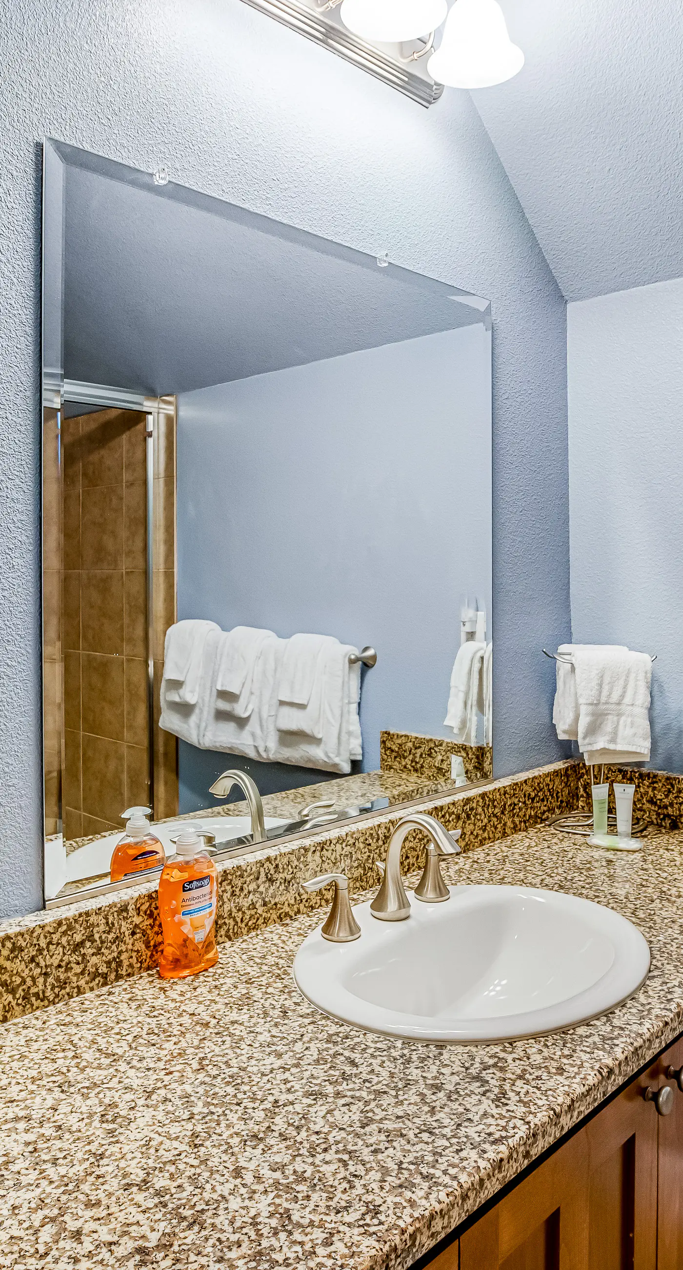 Cozy coastal retreat with deck grill firepit and WiFi walk to beach