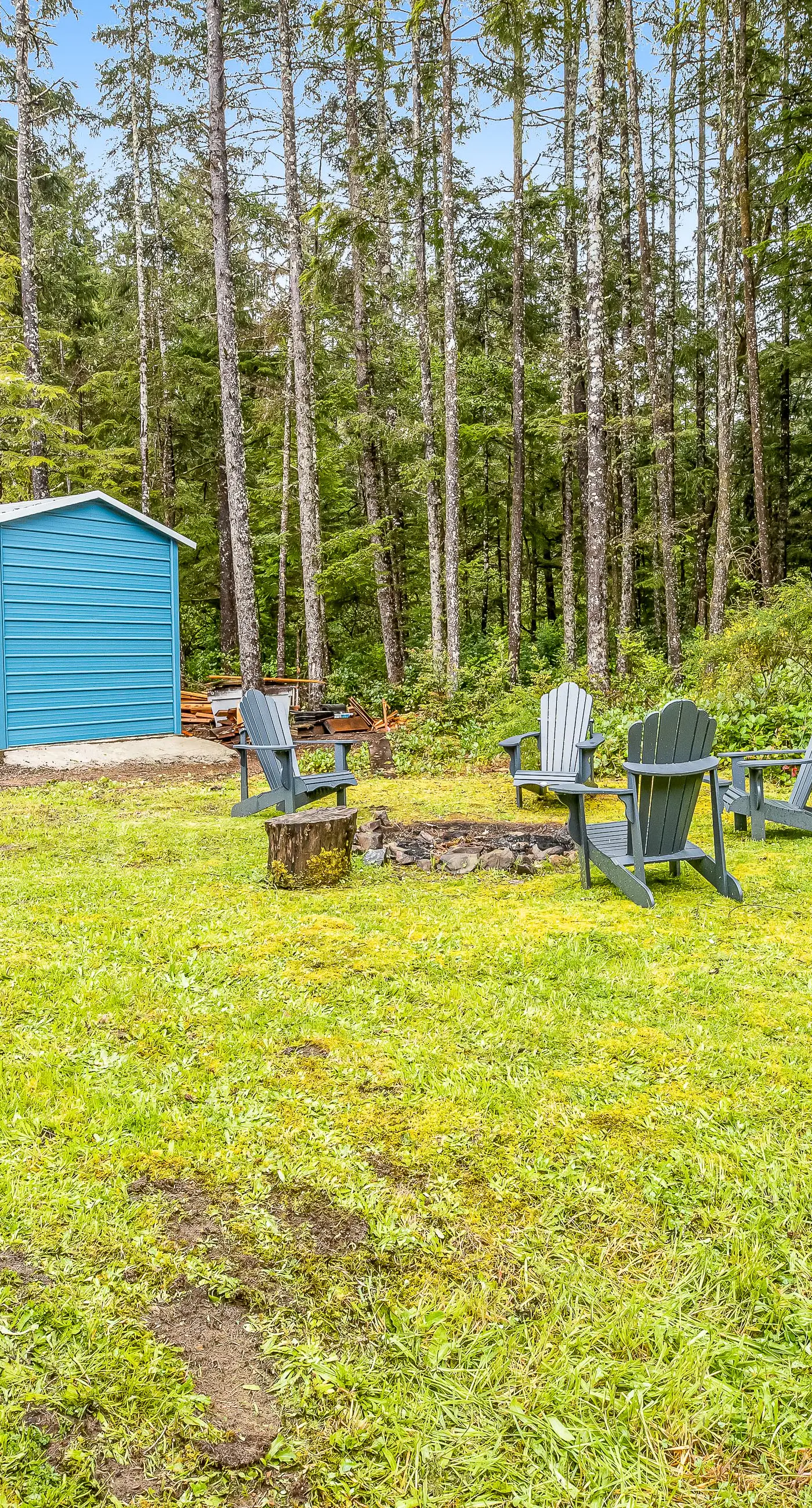 Cozy coastal retreat with deck grill firepit and WiFi walk to beach