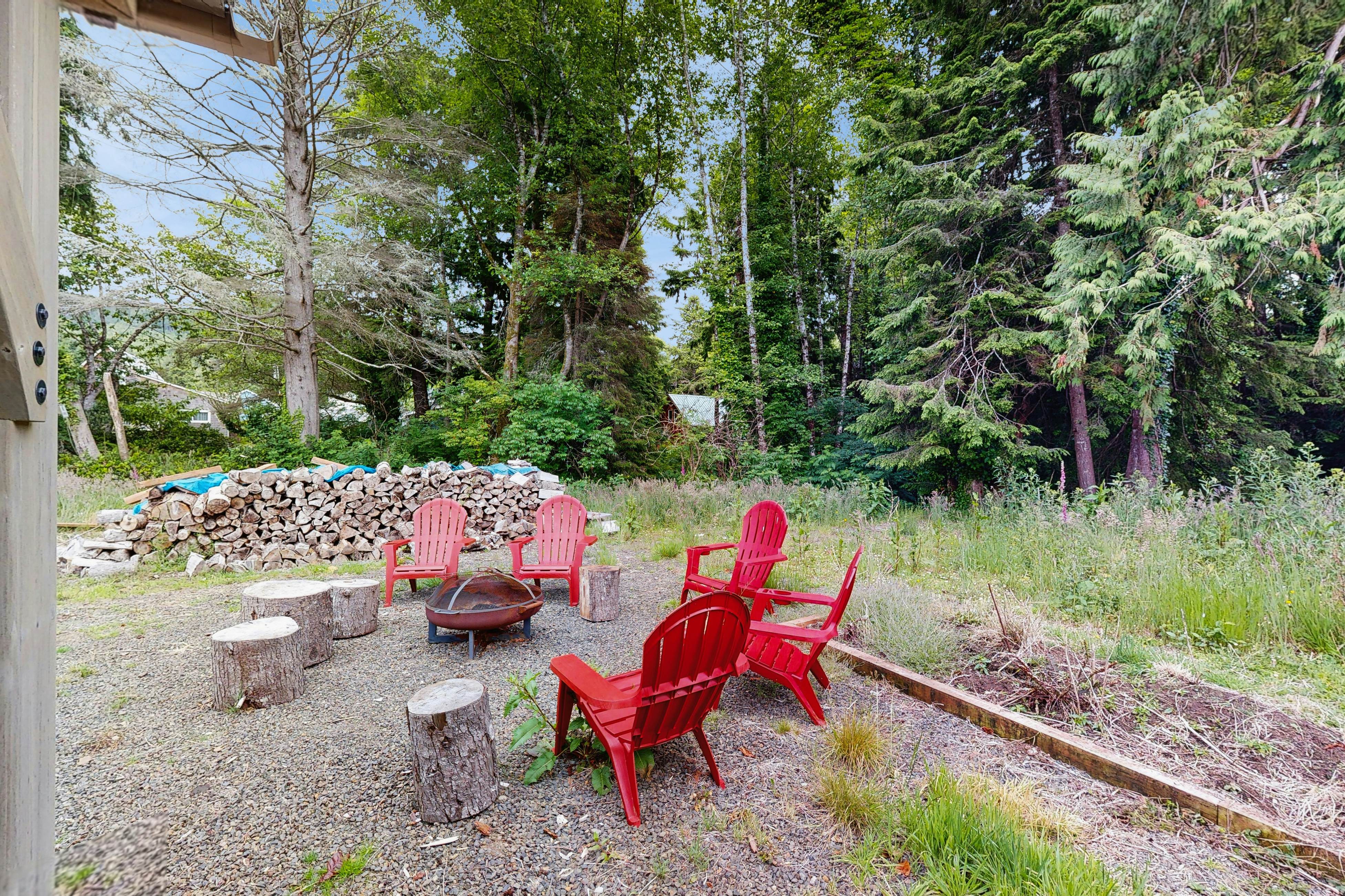 Modern Beach Cottage with a covered patio fire pit grill and easy beach access