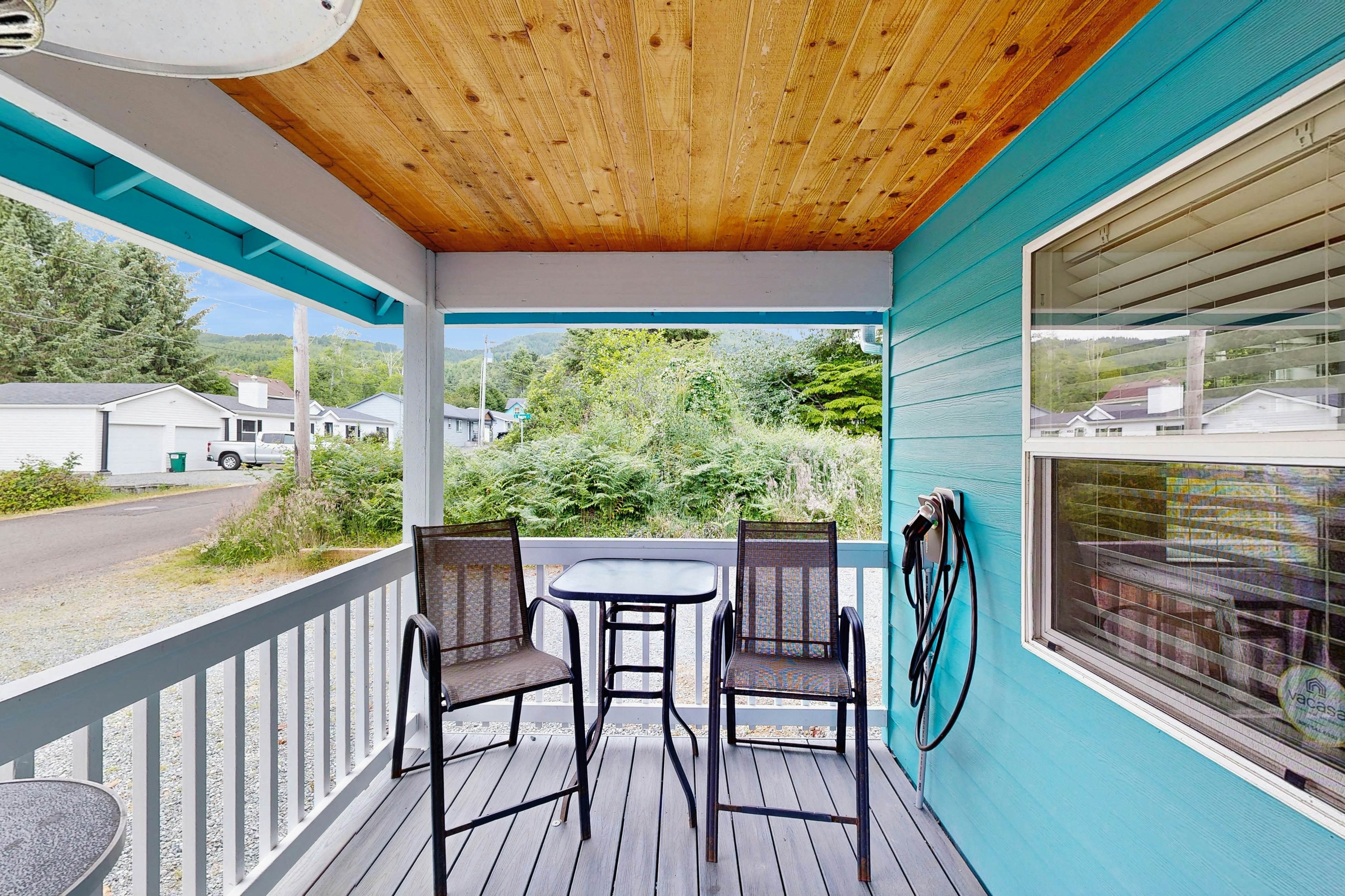 Modern Beach Cottage with a covered patio fire pit grill and easy beach access