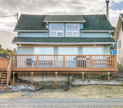 Dog friendly home across from the beach with grill deck and amazing ocean views