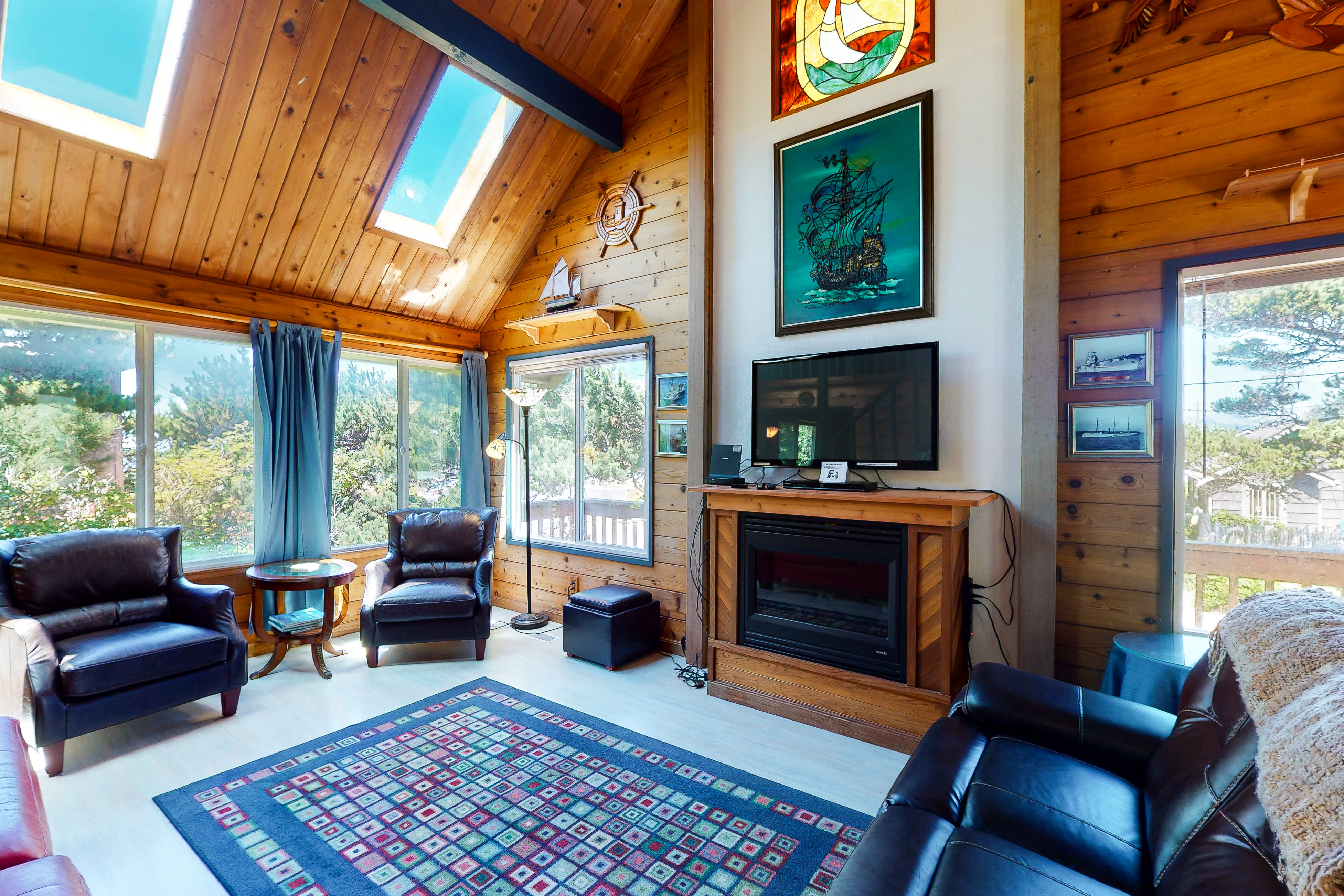 Home near the ocean with beach access washer dryer decks two dogs welcome