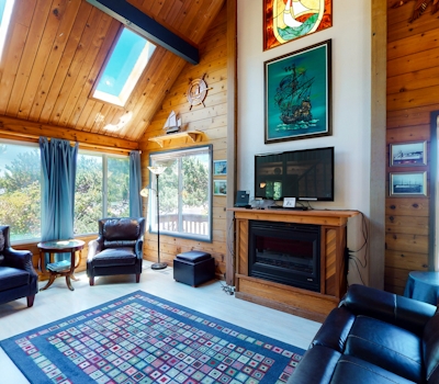 Home near the ocean with beach access washer dryer decks two dogs welcome