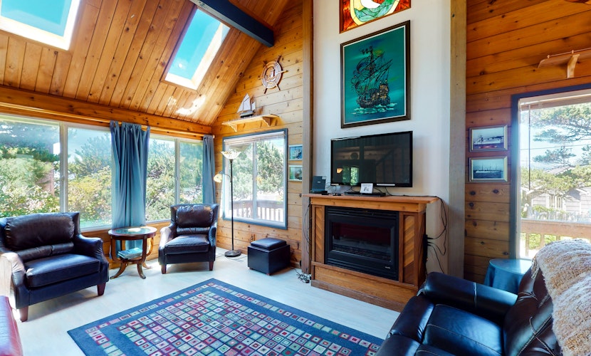 Home near the ocean with beach access washer dryer decks two dogs welcome