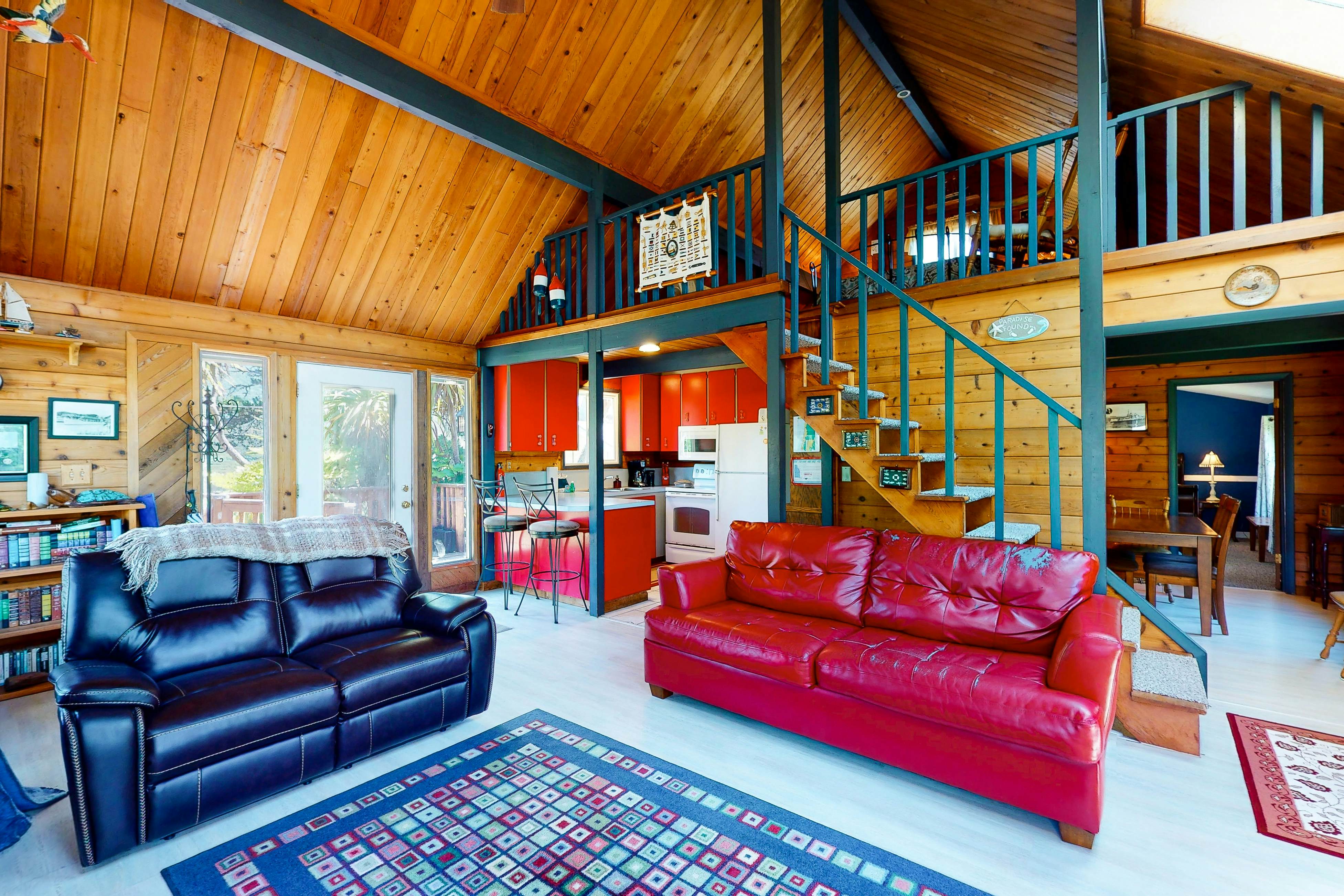 Home near the ocean with beach access, washer/dryer, decks - two dogs welcome