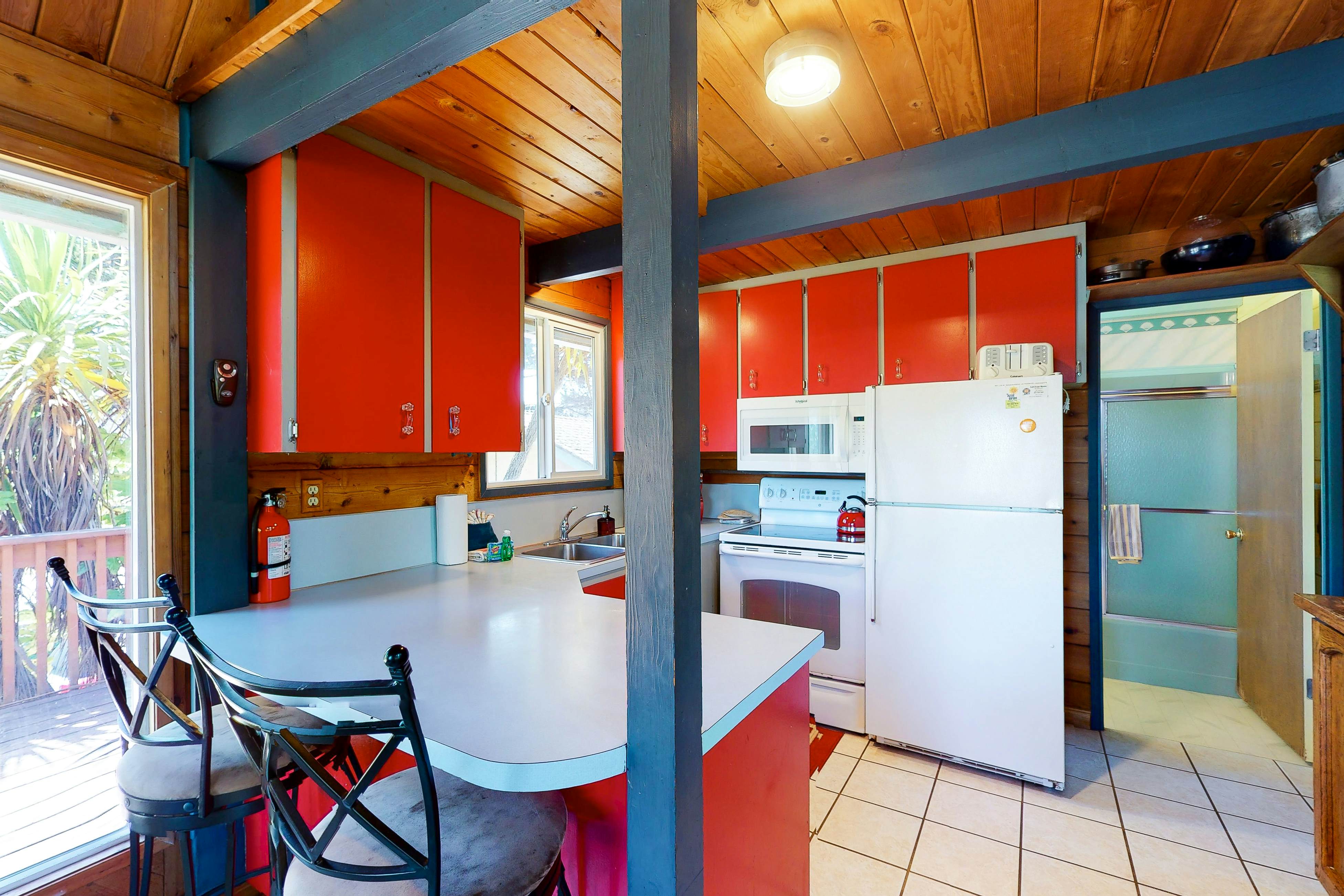 Home near the ocean with beach access, washer/dryer, decks - two dogs welcome