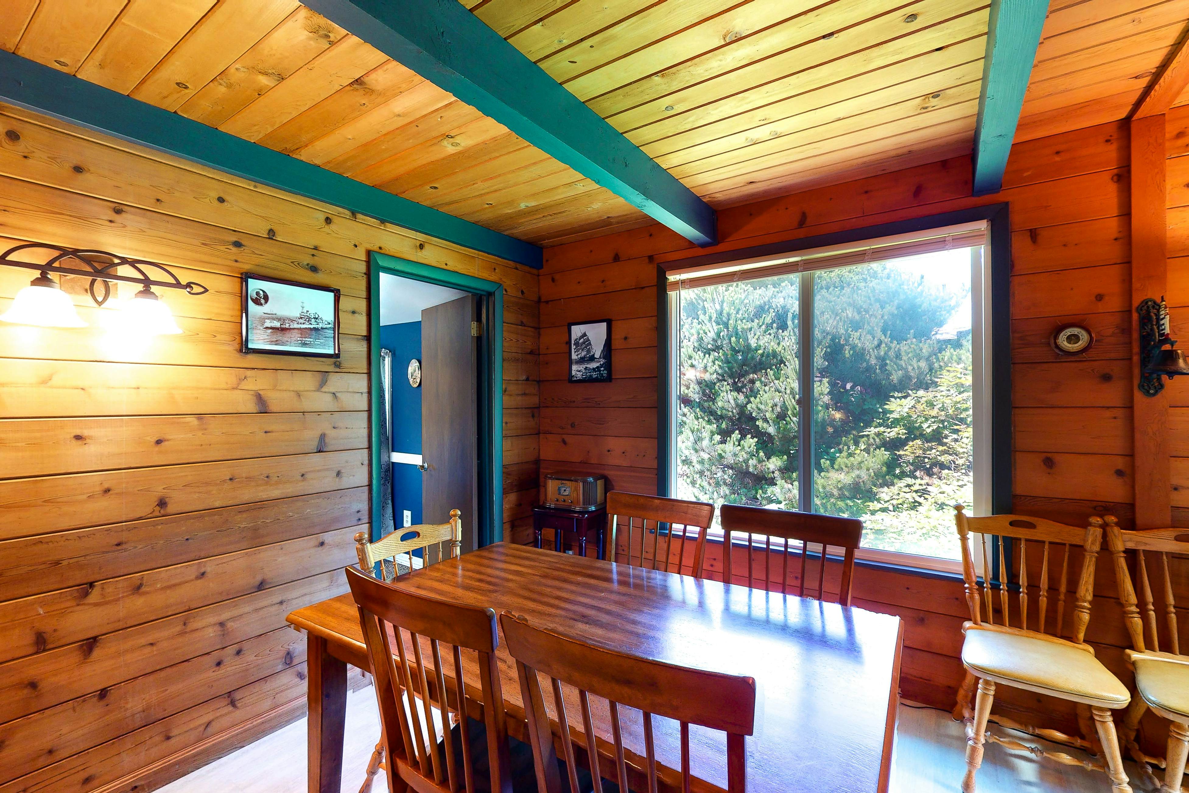 Home near the ocean with beach access, washer/dryer, decks - two dogs welcome