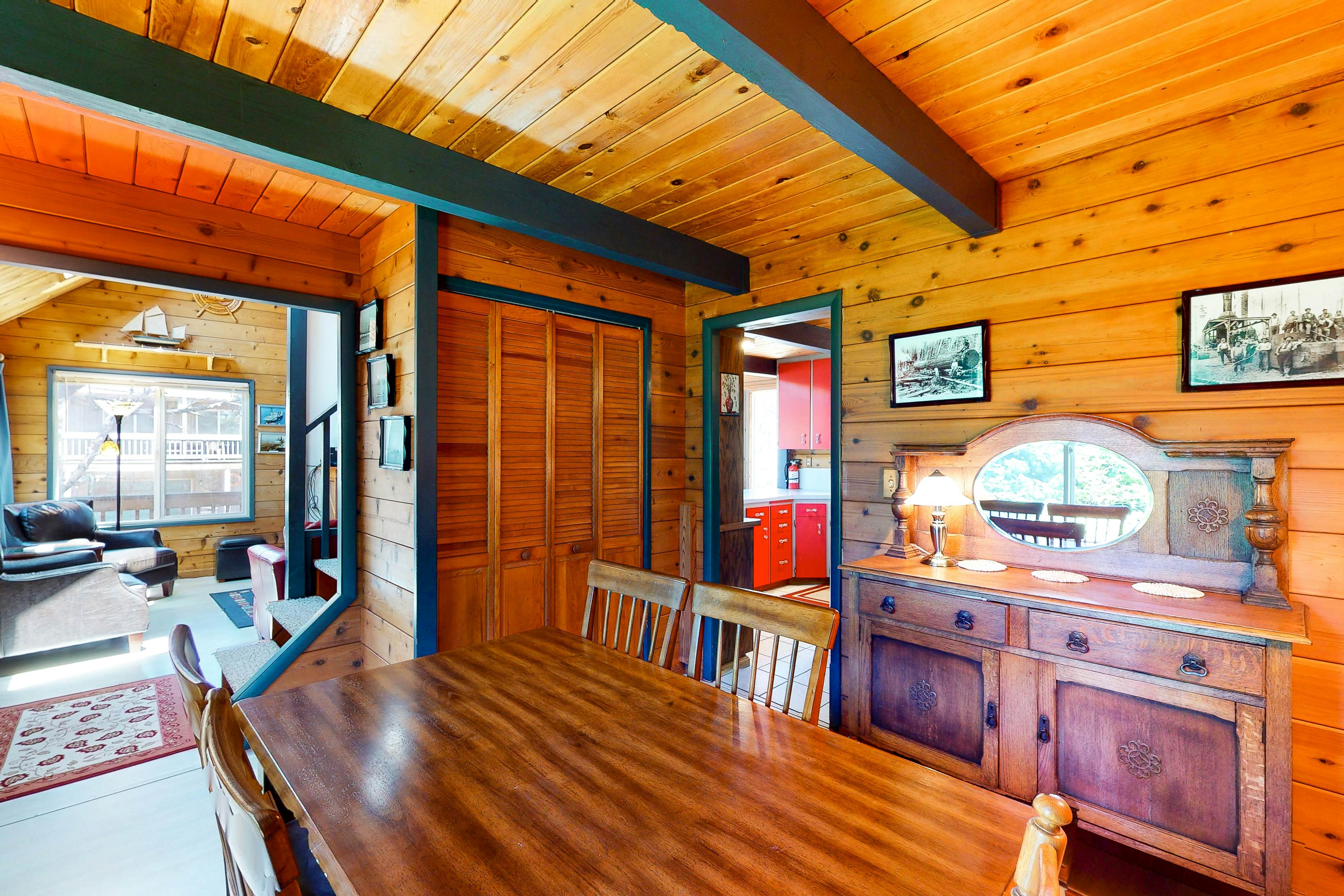 Home near the ocean with beach access, washer/dryer, decks - two dogs welcome