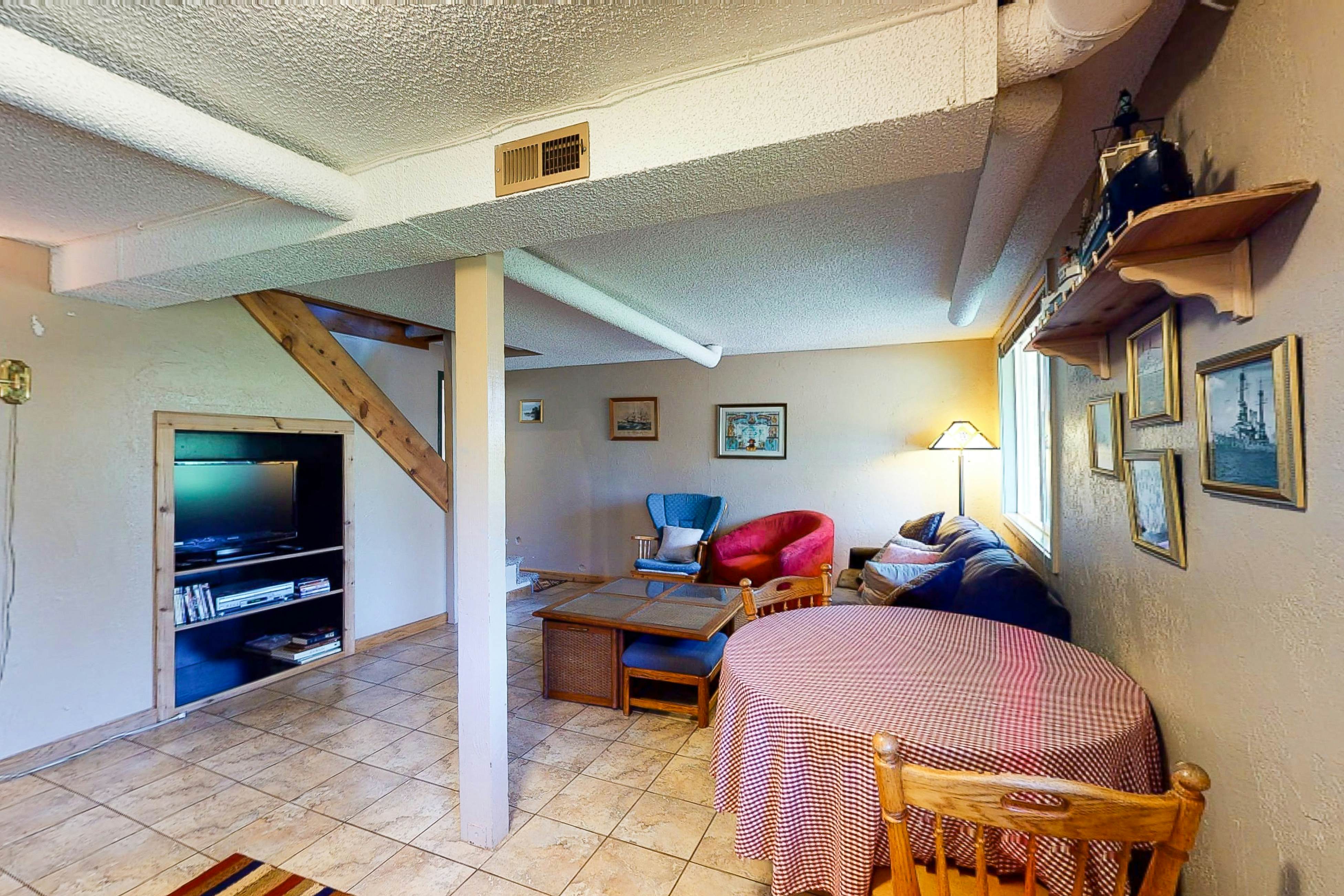 Home near the ocean with beach access, washer/dryer, decks - two dogs welcome